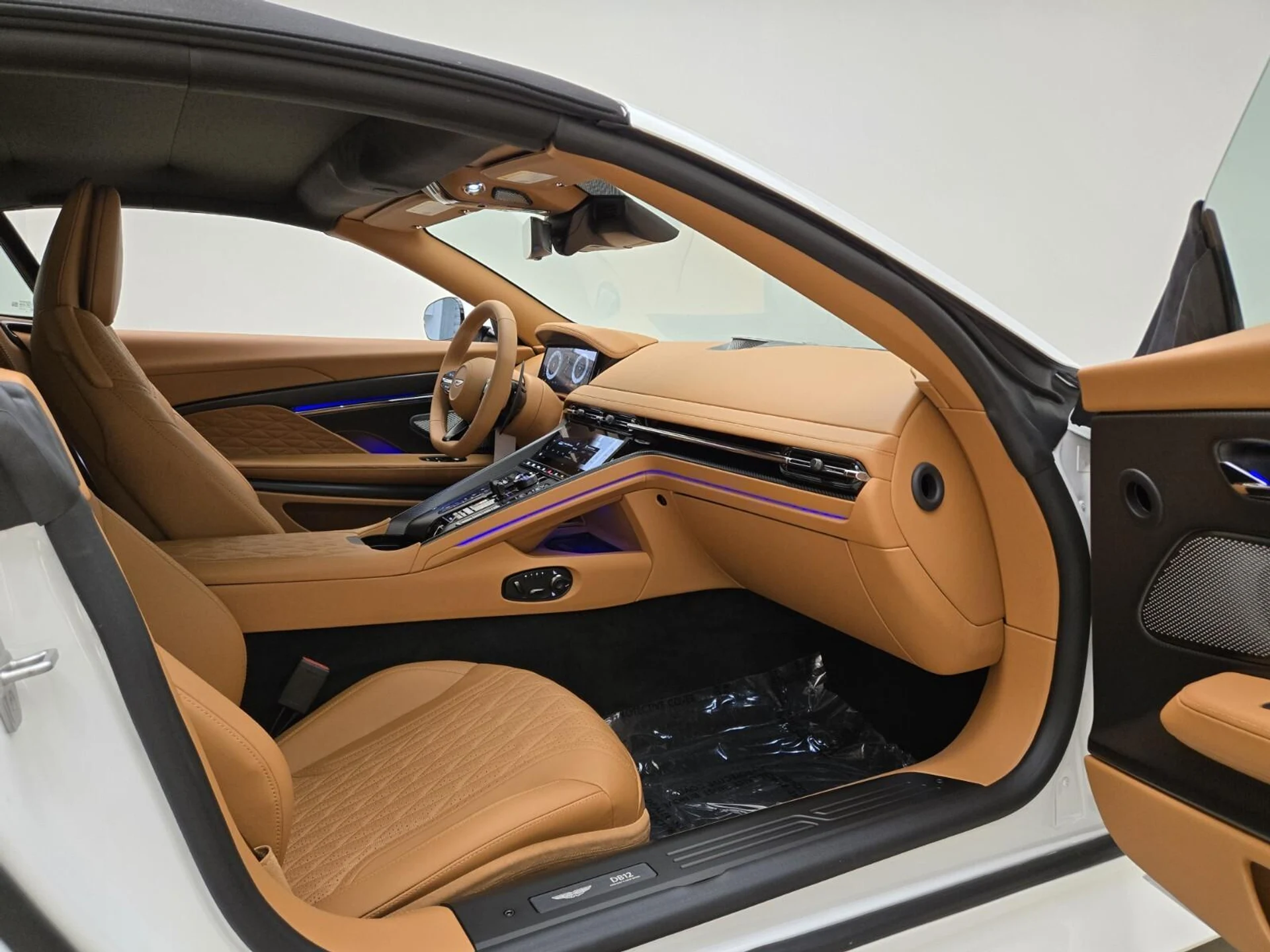 mph020_2591650364_New_2026_Aston_Martin_DB_12_Volante_1756187317_463942a525