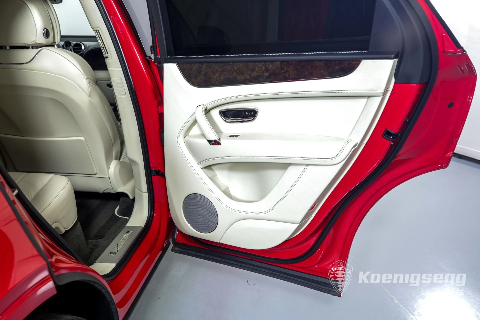 mph020_2591918013_Used_2018_Bentley_Bentayga_Onyx_Edition_1673032642_d030304626