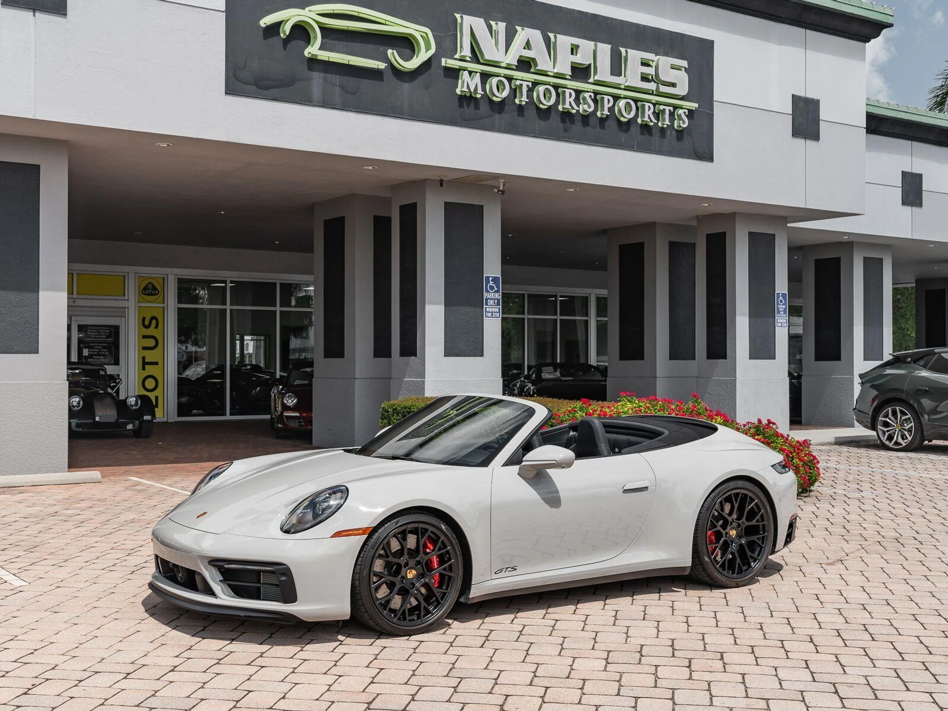 mph020_2592269195_Used_2024_Porsche_911_Carrera_GTS_1784923383_ab39965983