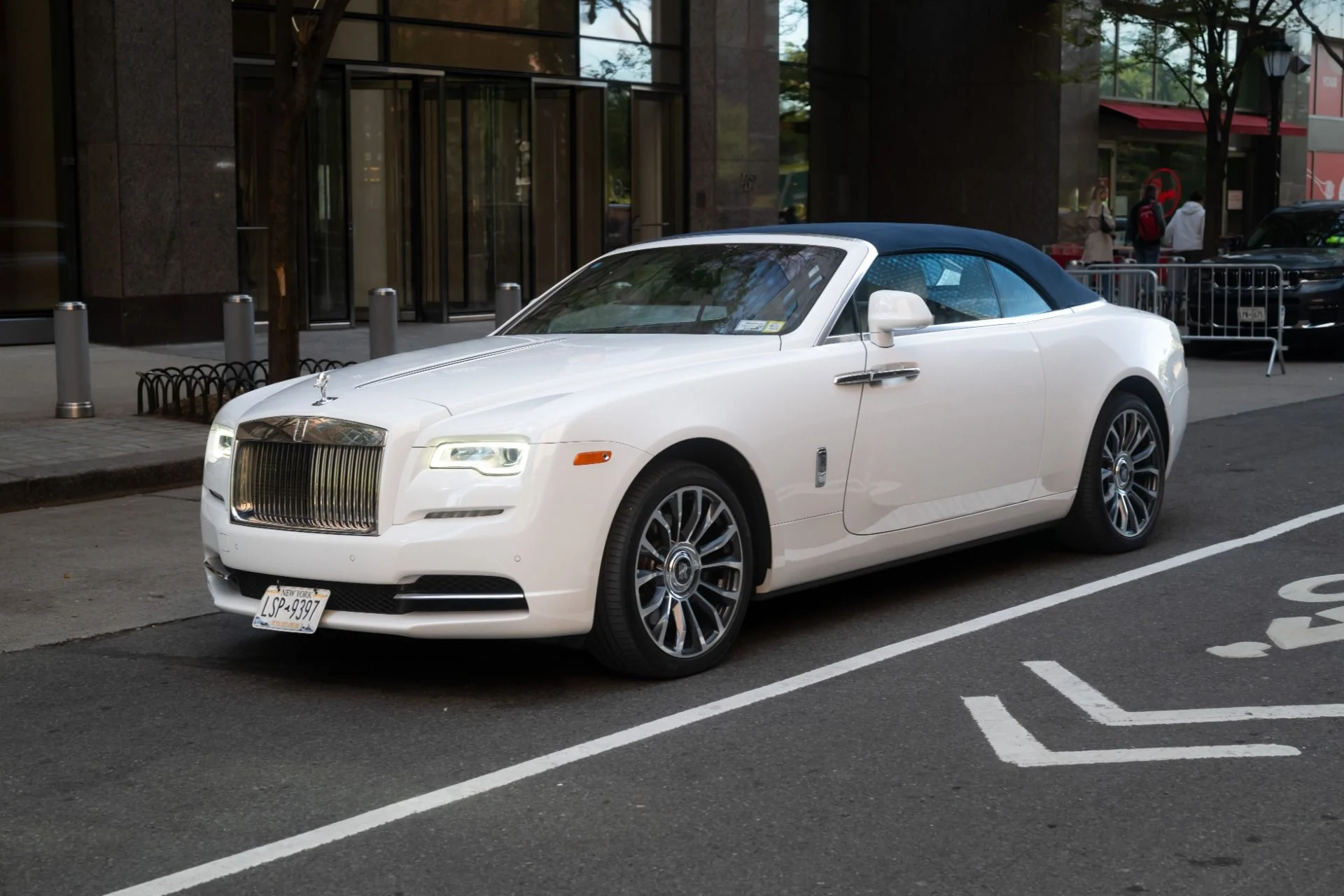 mph020_2592813825_Used_2018_Rolls_Royce_Dawn_1793292537_b88e4ae0b6