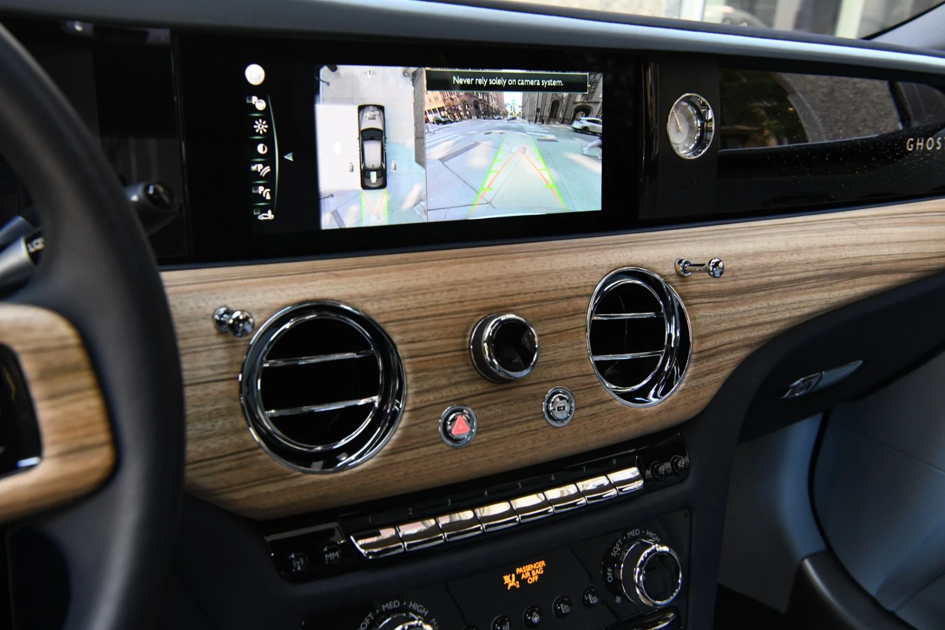 mph020_2595676653_9517_p22_l_55ef379dc8