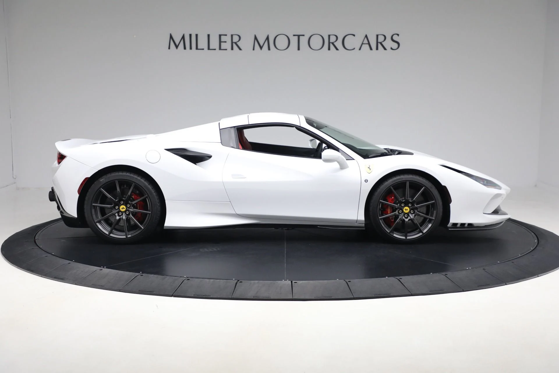 mph020_2596493240_Used_2023_Ferrari_F8_Spider_e6d3a871a4