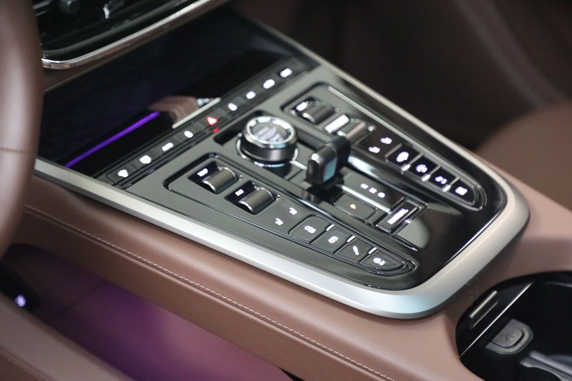 mph020_2601230749_Used_2026_Aston_Martin_DBX_707_1780931428_b7d5b71ac3