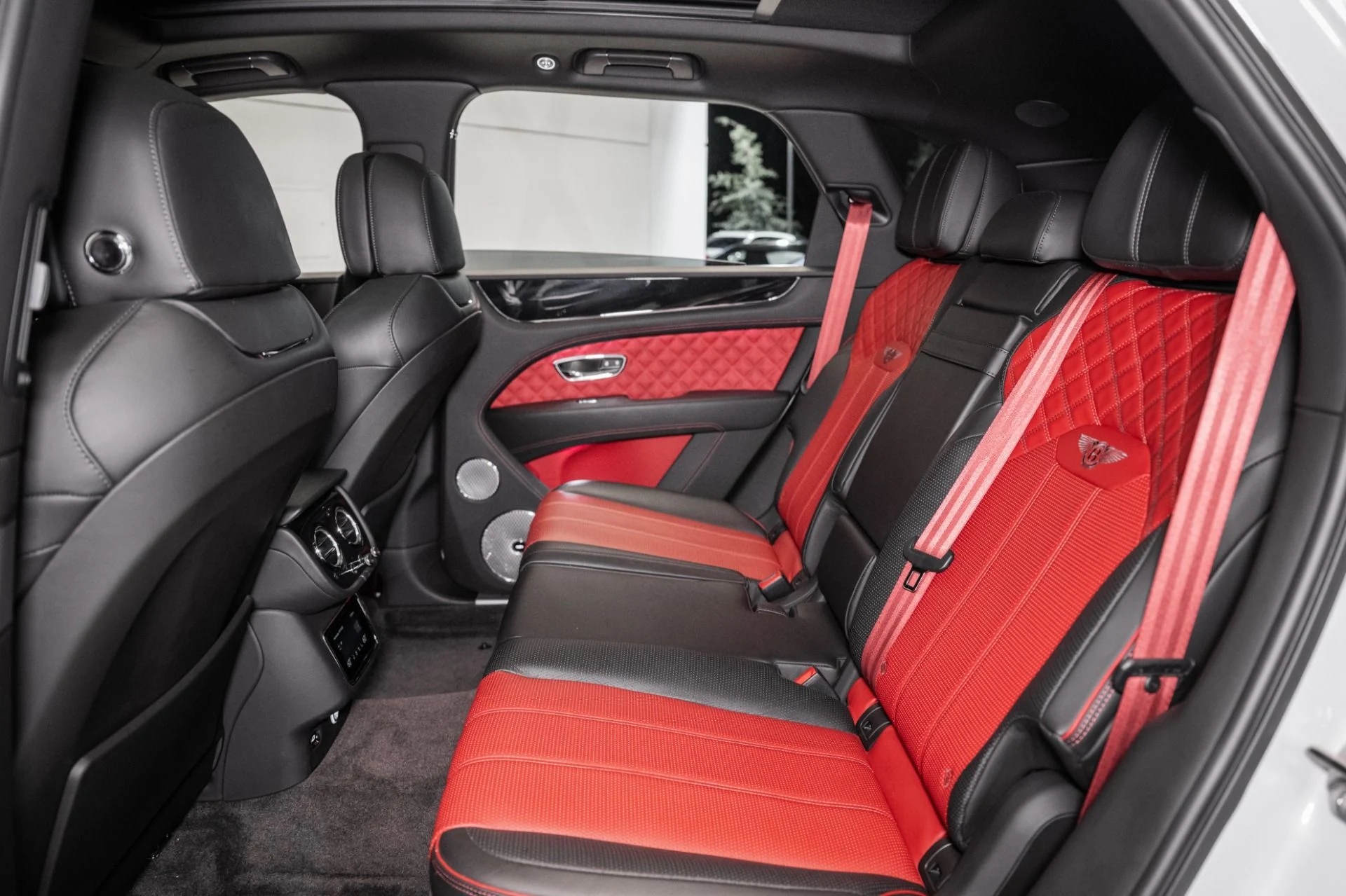 mph020_260340115_Used_2021_Bentley_Bentayga_V8_1759421364_3ccad665b4