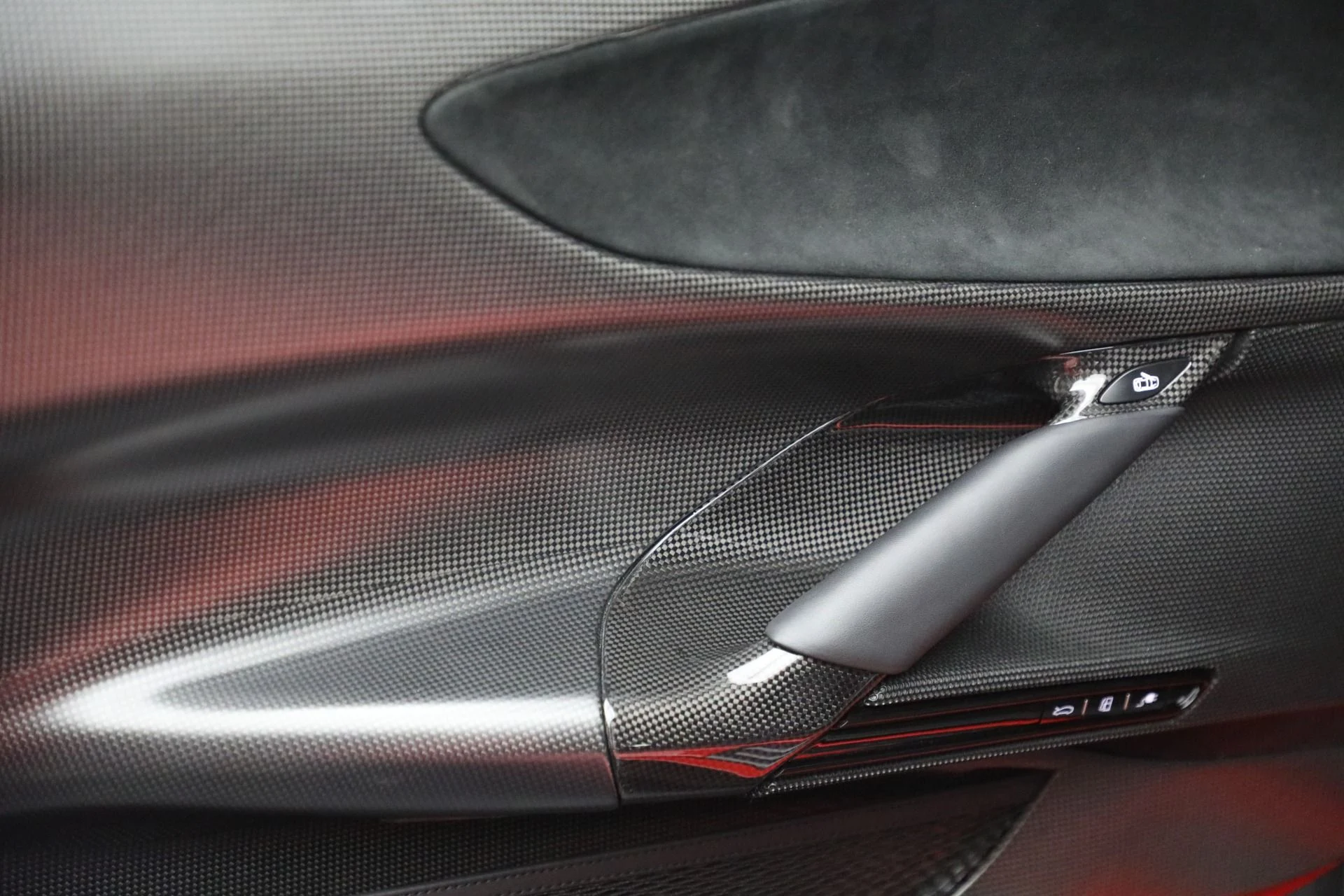 mph020_2610493160_Used_2023_Ferrari_SF_90_Stradale_1765397558_f4b76fa49d