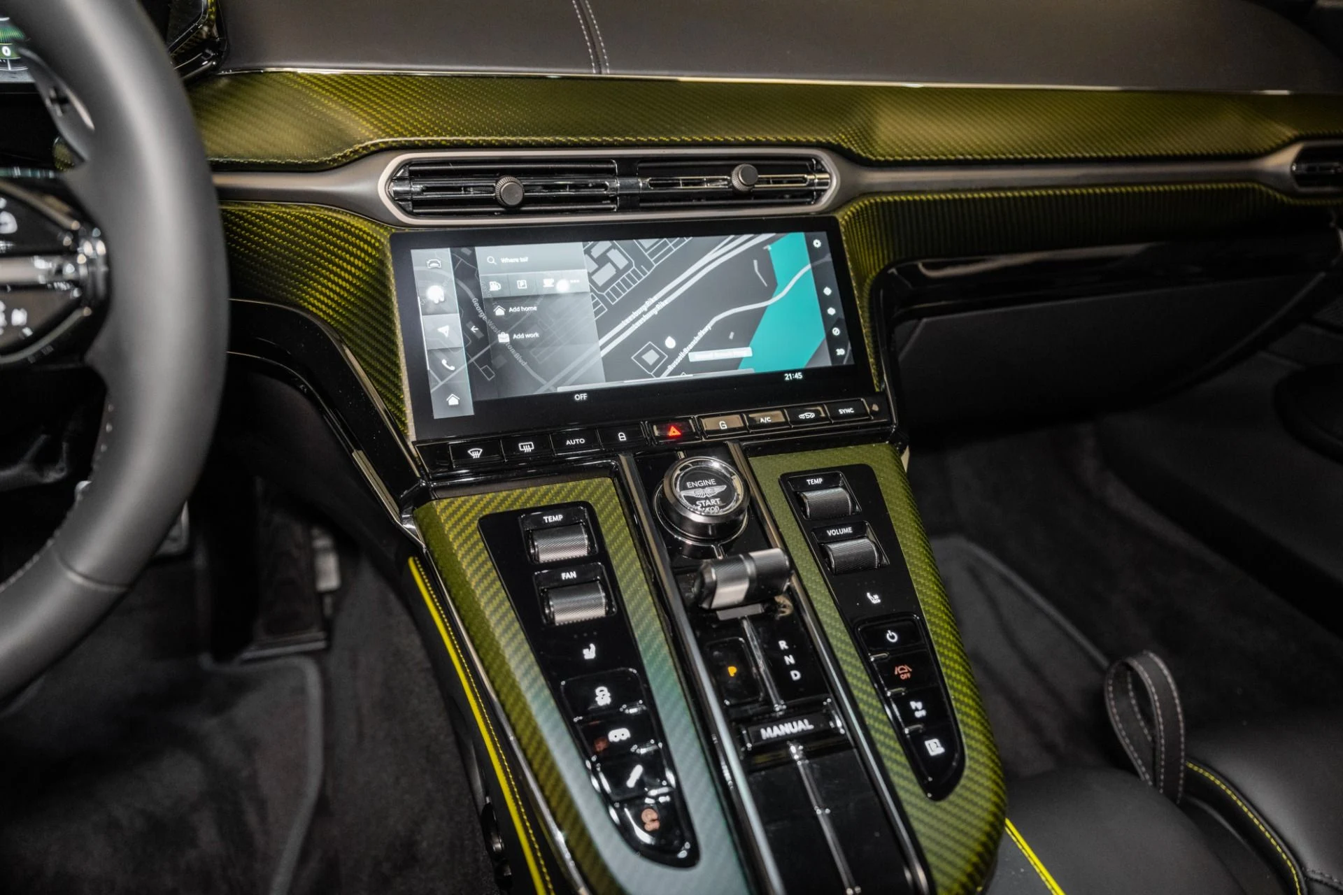 mph020_2610576942_Used_2025_Aston_Martin_Vantage_Coupe_1734713589_61bd829be3