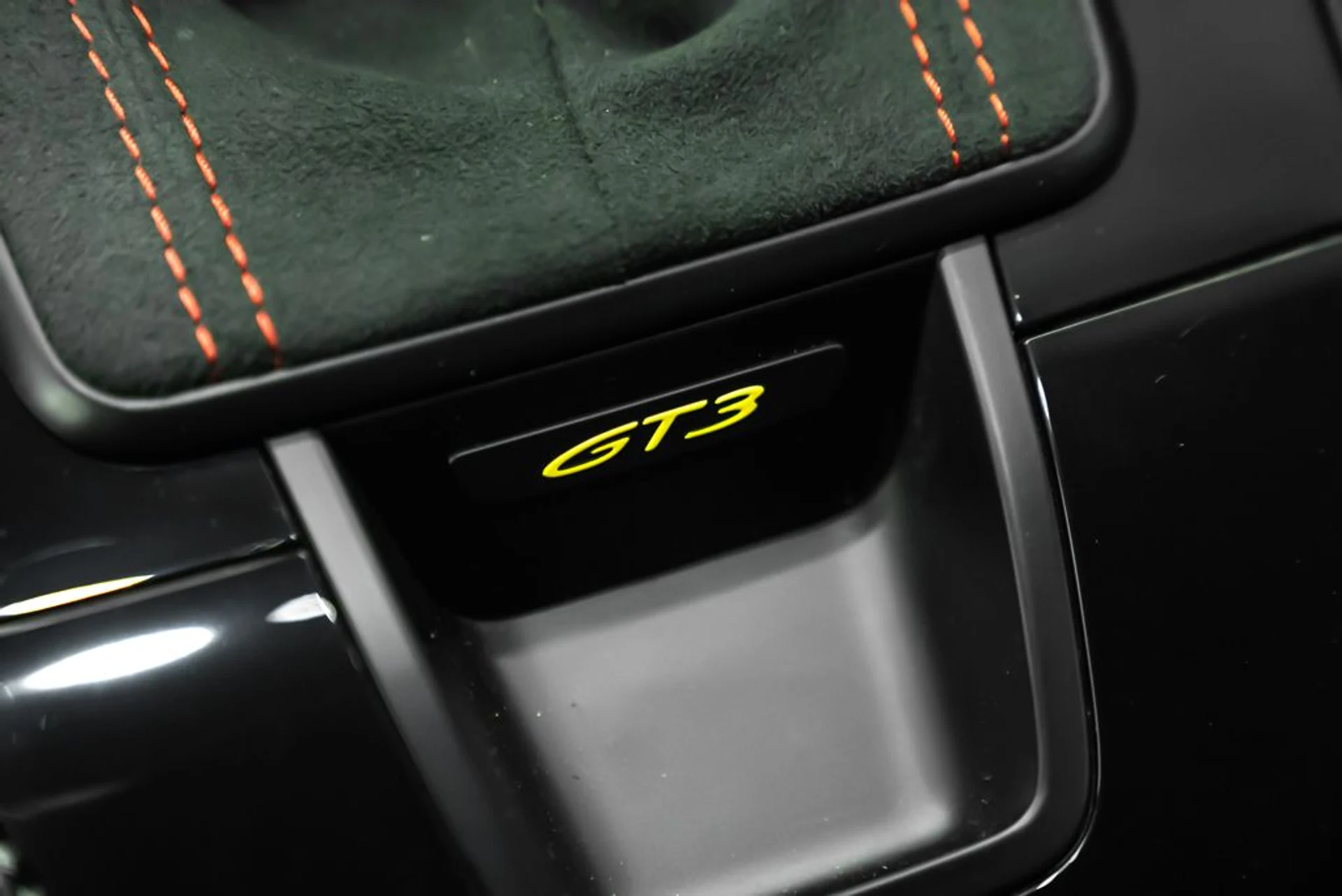 mph020_2613370707_porsche_911_2022_99de8e28a6