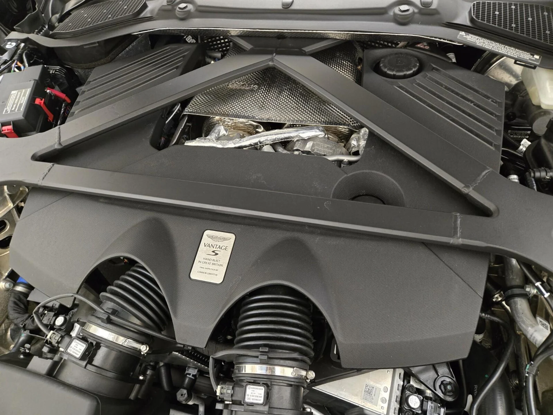 mph020_2615760385_New_2026_Aston_Martin_Vantage_S_1776403025_98115e58c1