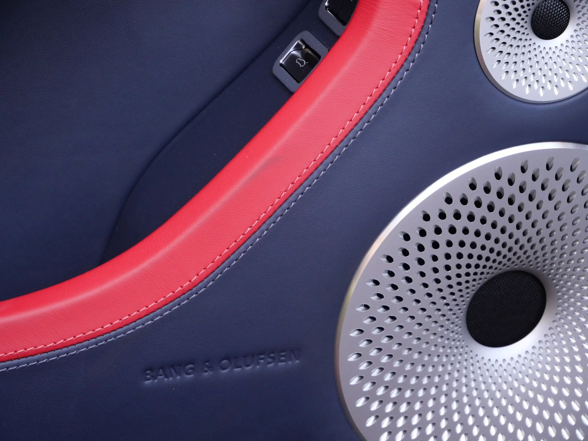 mph020_2624547478_398cb5ebcef9194cd48d2fb6b4d8adb1x_378afdc36e