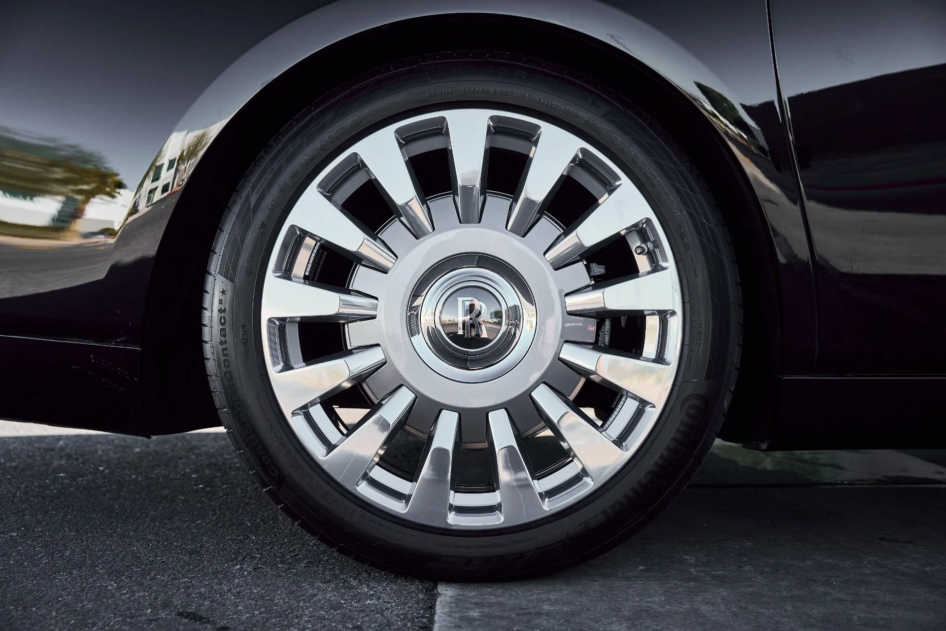 mph020_2625361585_Used_2024_Rolls_Royce_Phantom_Base_1770700060_84c5f5ce80