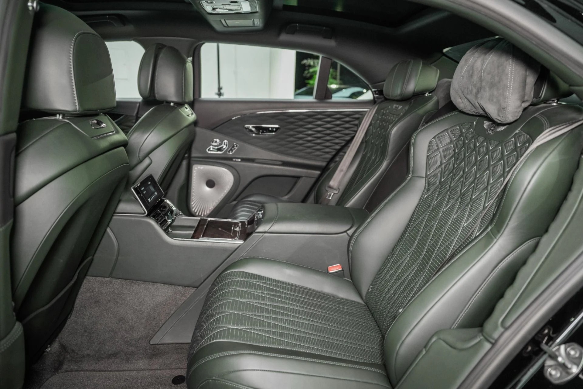 mph020_2639177749_Used_2022_Bentley_Flying_Spur_V8_1761057059_26968748a6