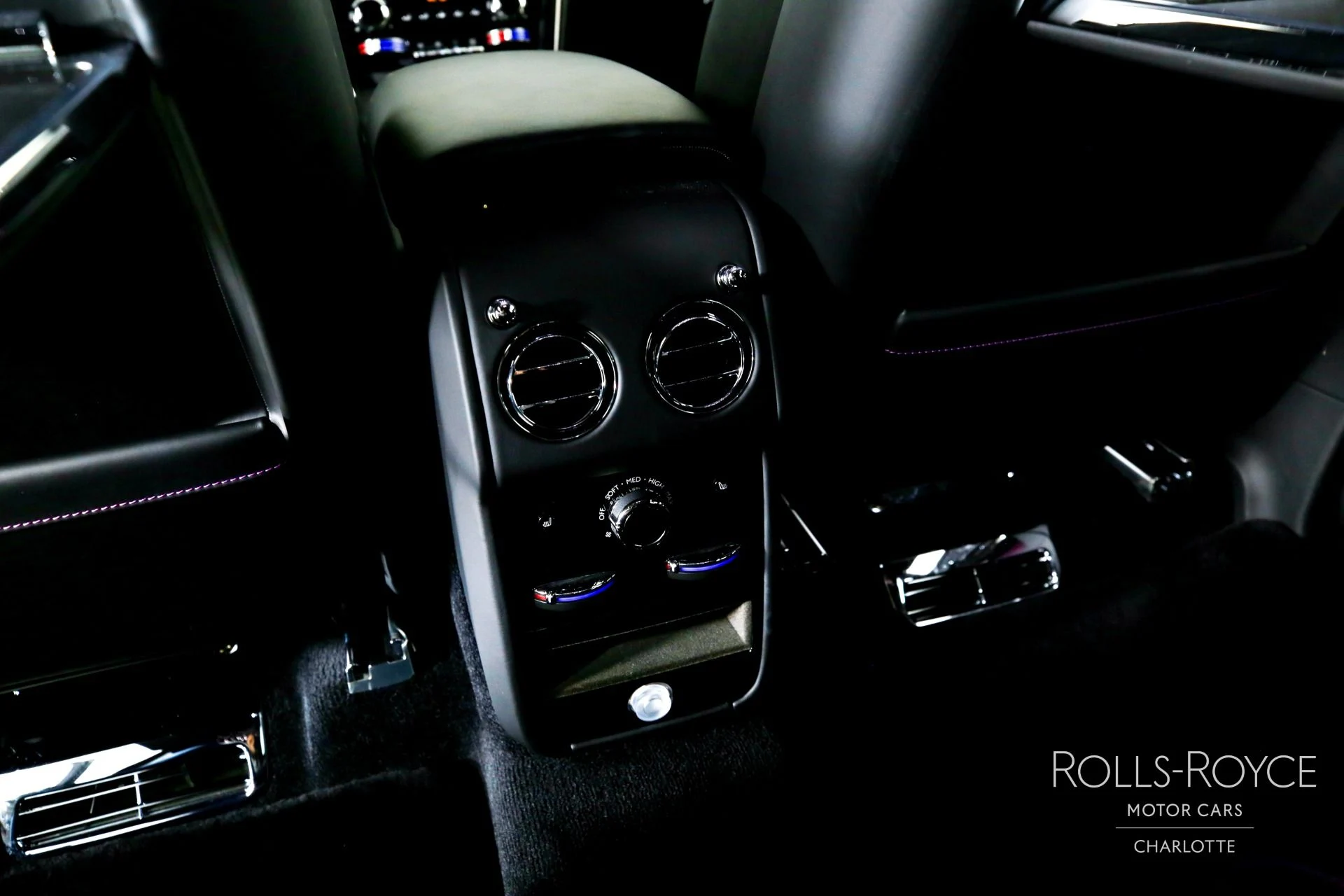 mph020_2643806057_Used_2026_Rolls_Royce_Black_Badge_Cullinan_1771362951_1ee3bf36b3