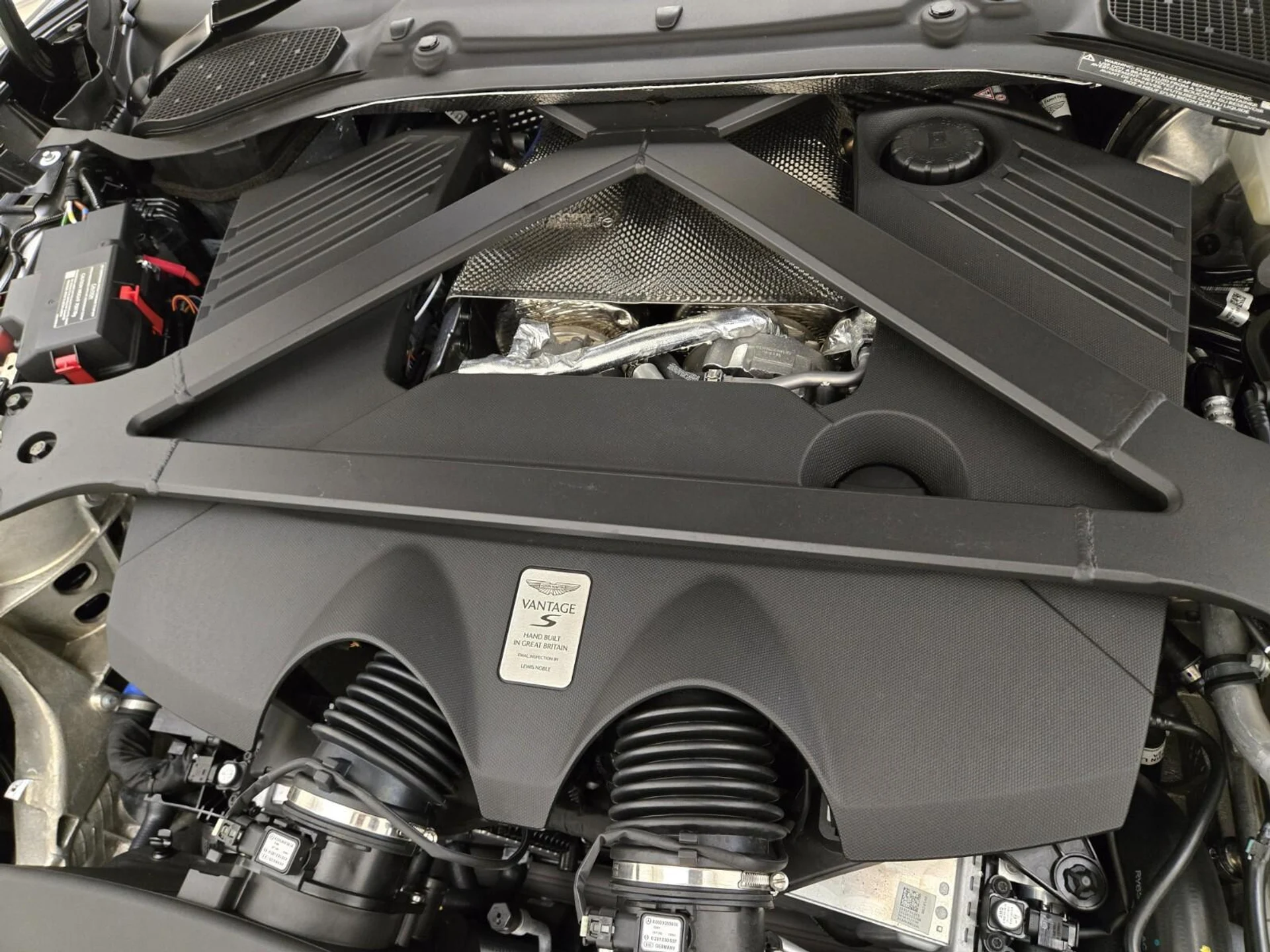 mph020_2646290612_New_2026_Aston_Martin_Vantage_S_1775625500_70bb2b60c1