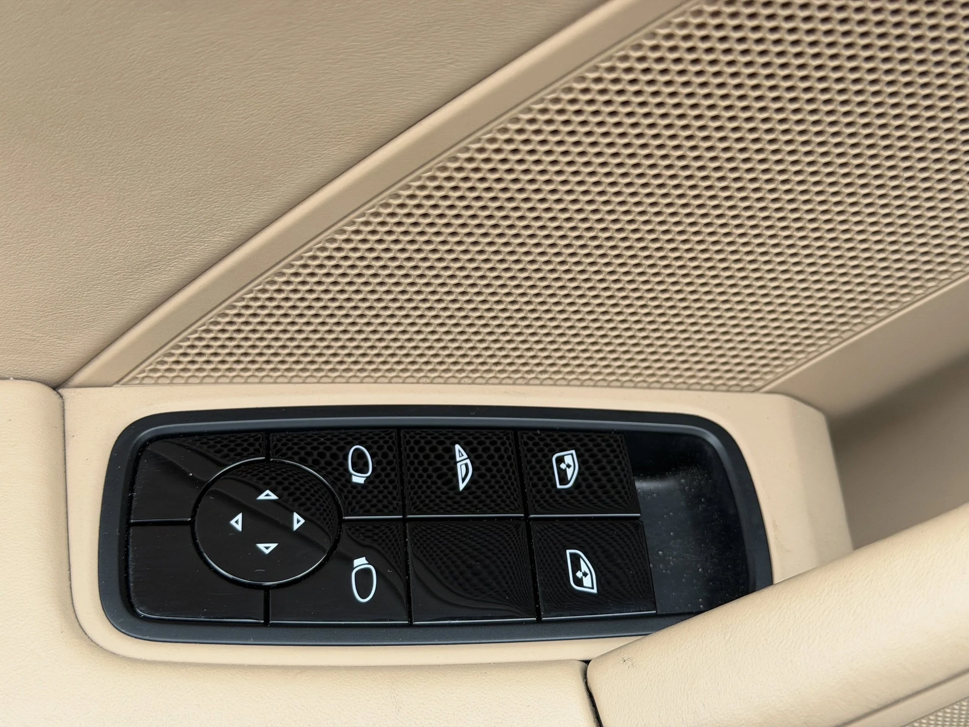 mph020_2649859412_b3a03fa7c9bd1b10850b7c32c9b335e8x_76414e72d0