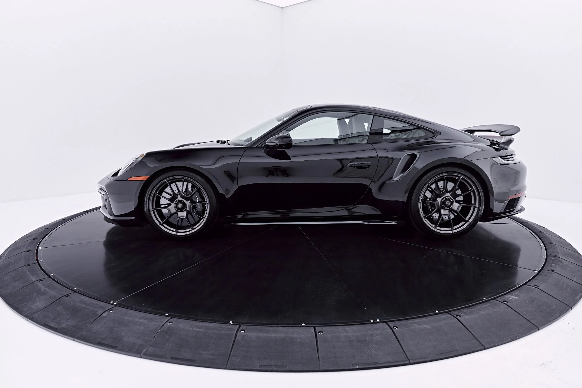 mph020_265610106_Used_2025_Porsche_911_Turbo_1782870226_eb5d1de52a