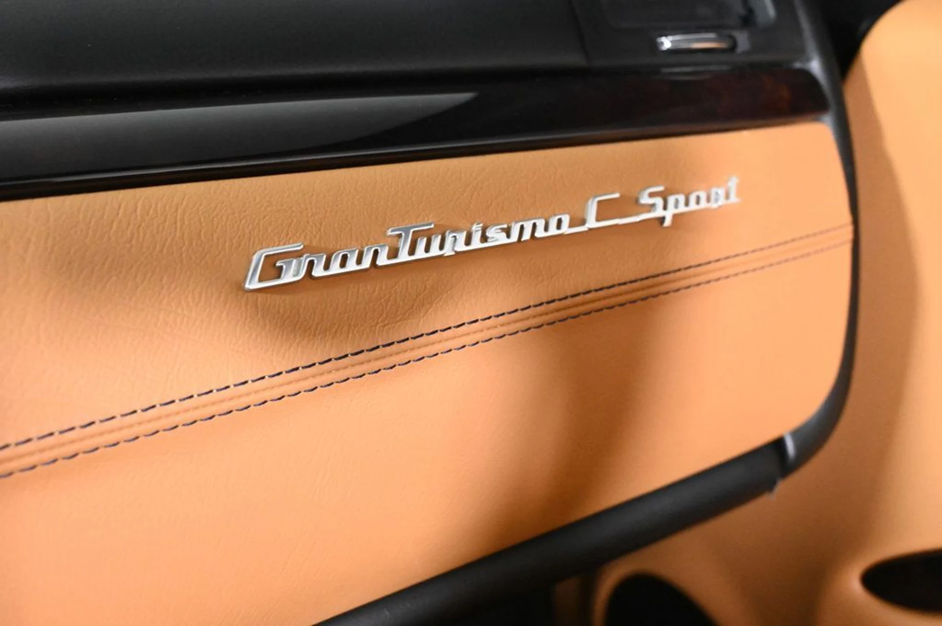 mph020_2660445877_used_2019_maserati_granturismo_sport_11350_23000858_20_1024_5740e11627