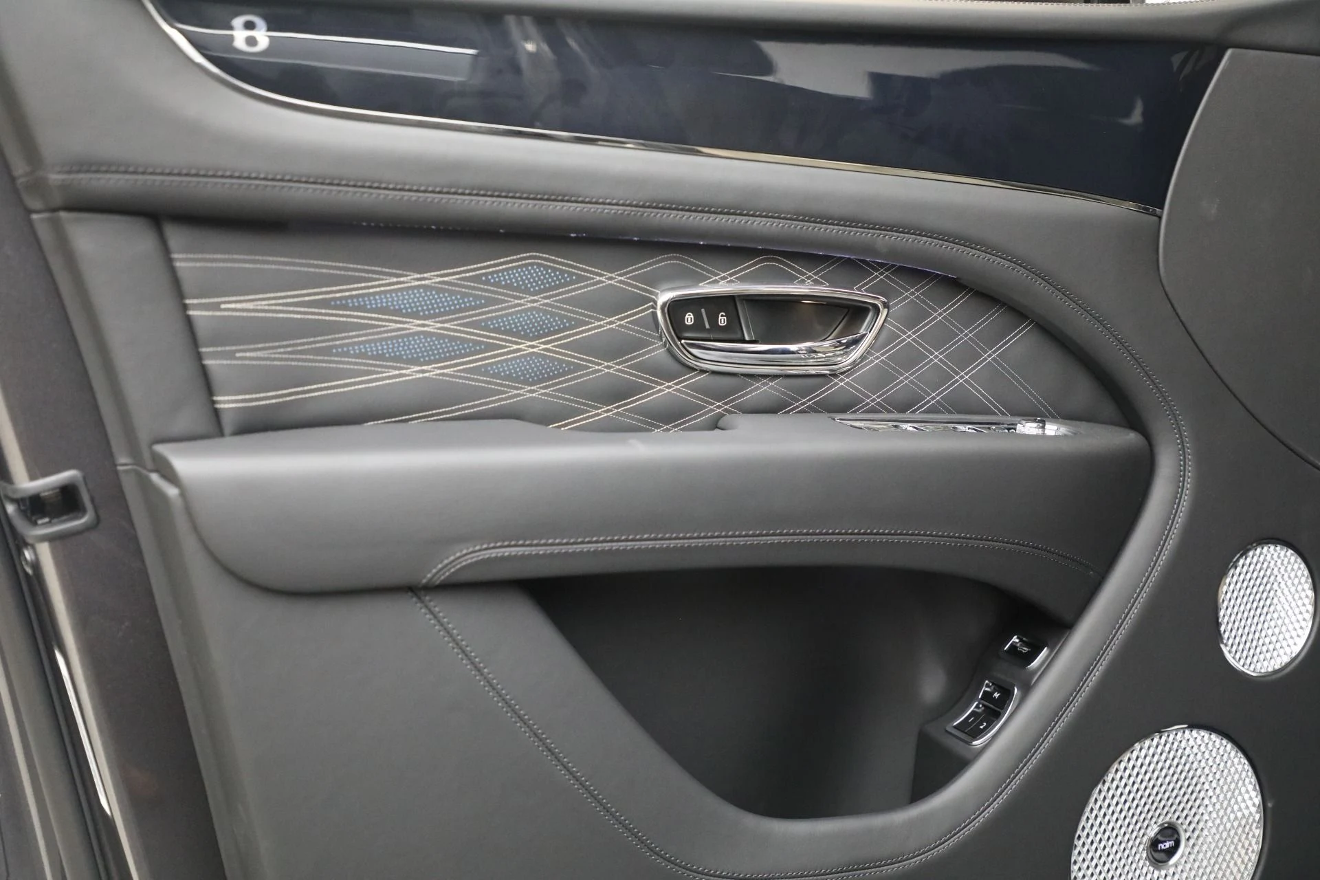 mph020_2666691277_New_2025_Bentley_Bentayga_EWB_Mulliner_V8_b5857859d5