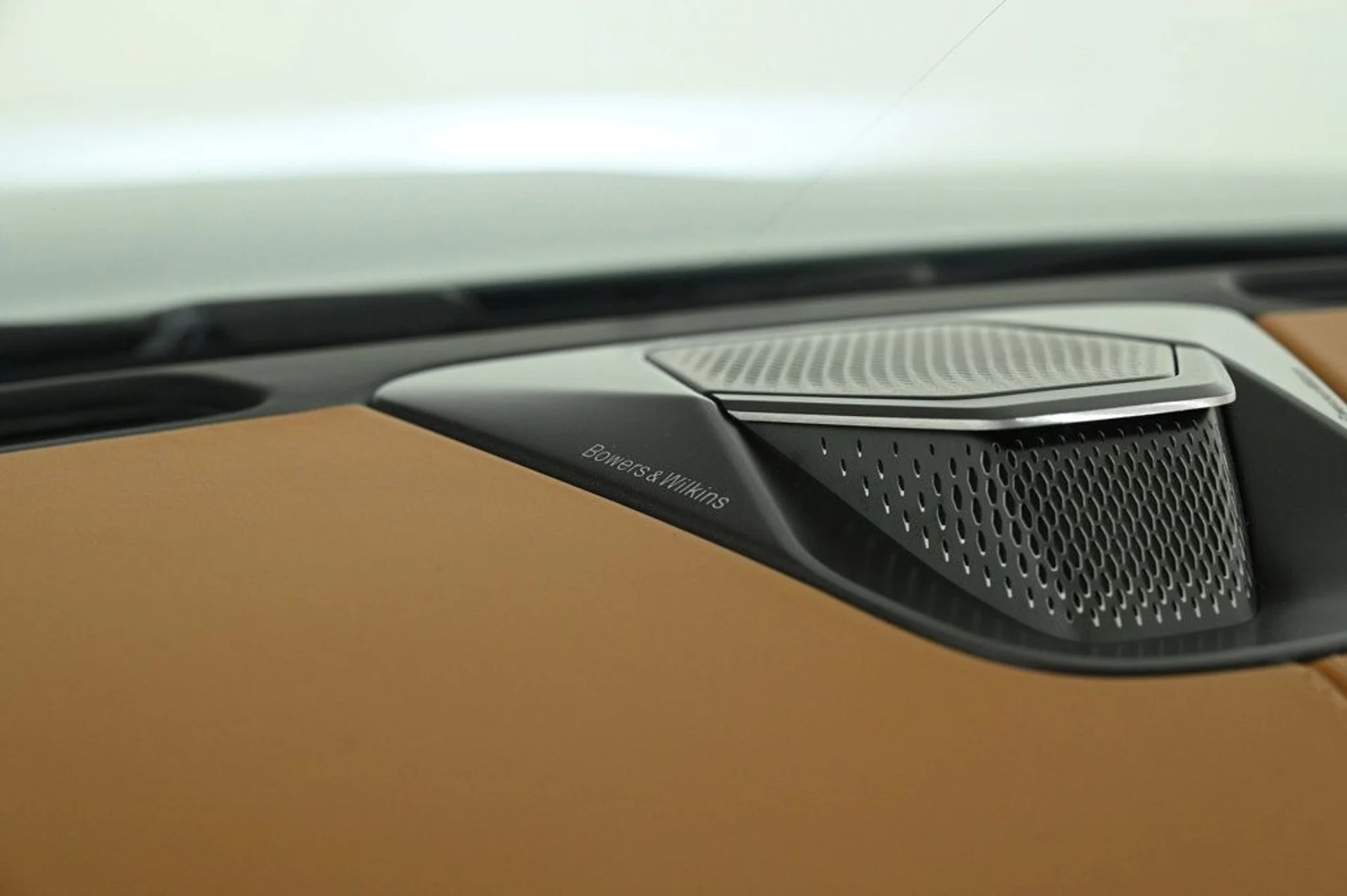 mph020_2677831519_new_2026_aston_martin_db12_coupe_11350_22943033_20_1024_b0d5309c20