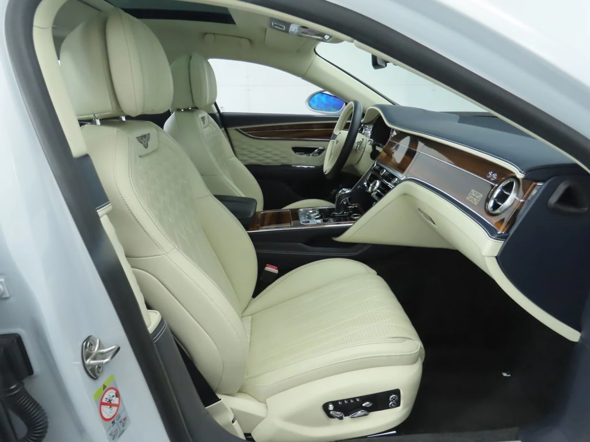 mph020_267800525_used_2020_bentley_flying_spur_w12sedan_8119_22909310_21_1024_1d3db79677