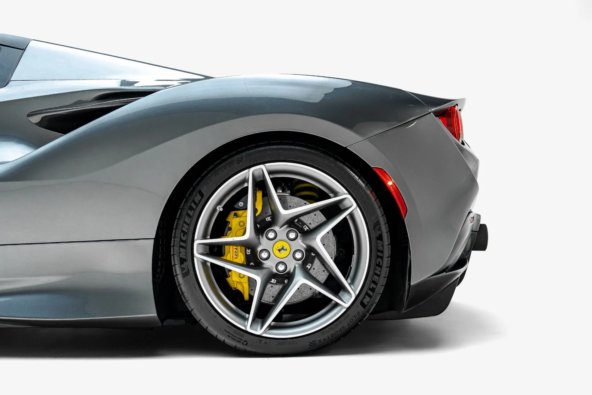 mph020_2681367359_Used_2022_Ferrari_F8_Spider_1788910609_b25859c760