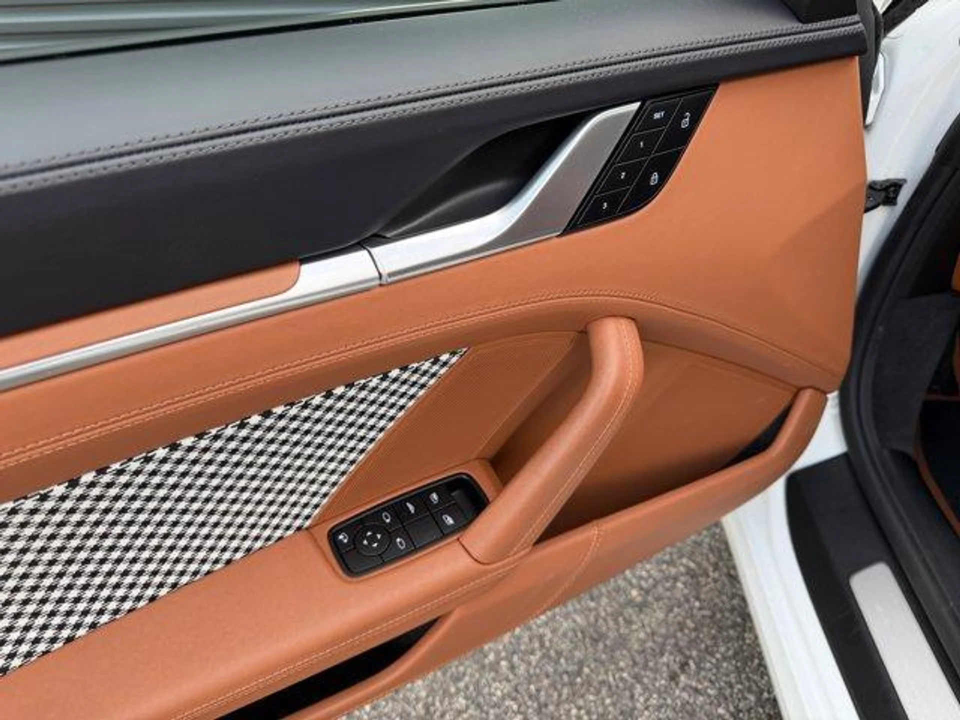 mph020_2681418297_3d24_K1_t_XK_Afxhvspv_Ku_QG_6q_D38_0401d83897