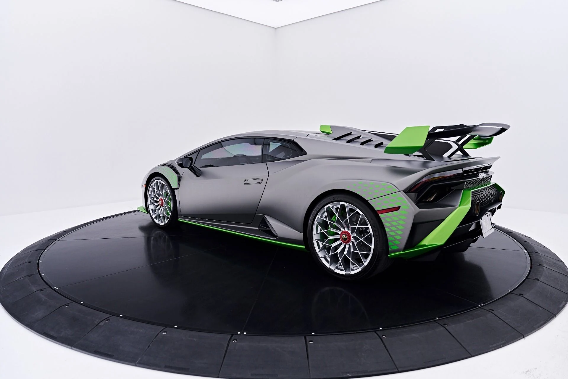 mph020_2682560078_Used_2023_Lamborghini_Huracan_STO_Base_1784576240_849ce1e066