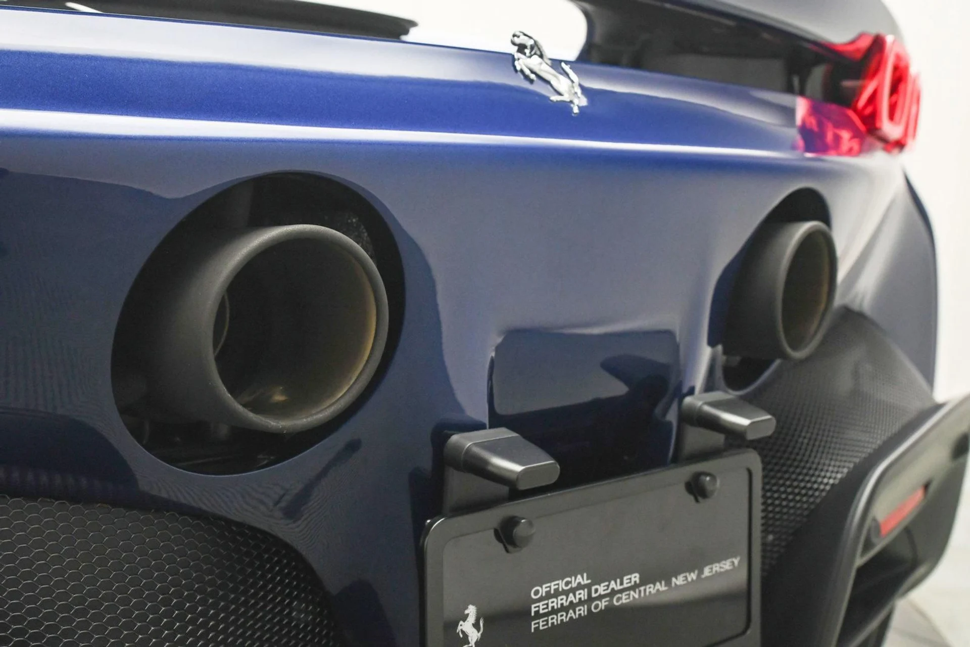 mph020_2684621103_Used_2023_Ferrari_SF_90_Spider_1740041889_e9a3e53ab5