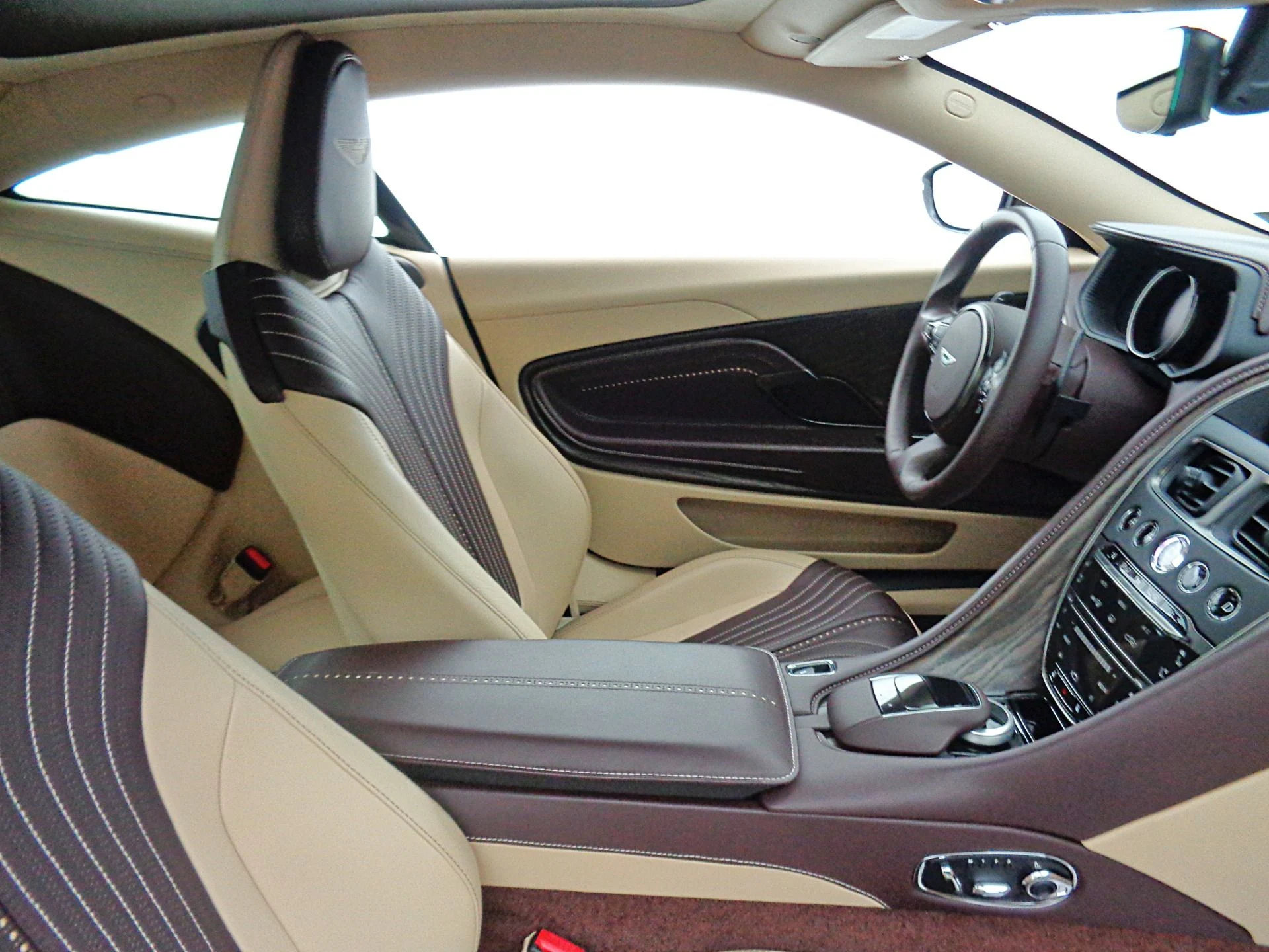 mph020_270035880_Used_2018_Aston_Martin_DB_11_V12_Coupe_9c5c0f3b19