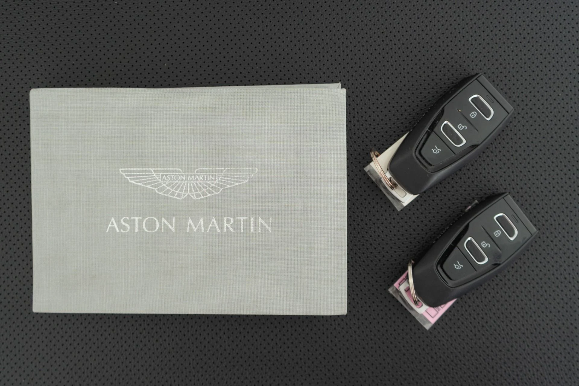 mph020_2704383848_Used_2021_Aston_Martin_DBX_Matte_Clear_PPF_Black_Packs_Heated_and_Ventilated_Seats_1765837893_7e45088339