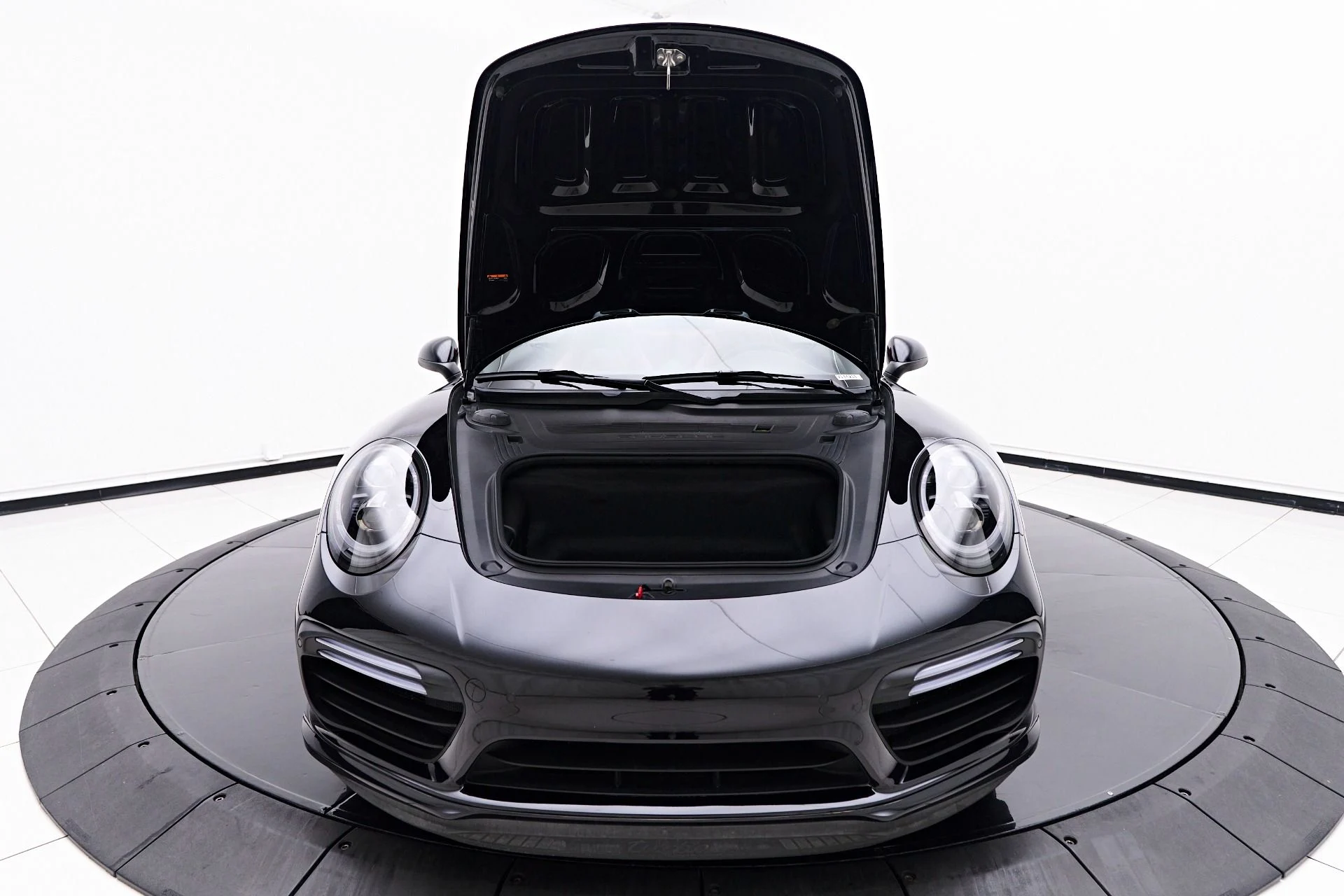 mph020_2706035381_Used_2019_Porsche_911_Turbo_1750270685_71fbde30b5