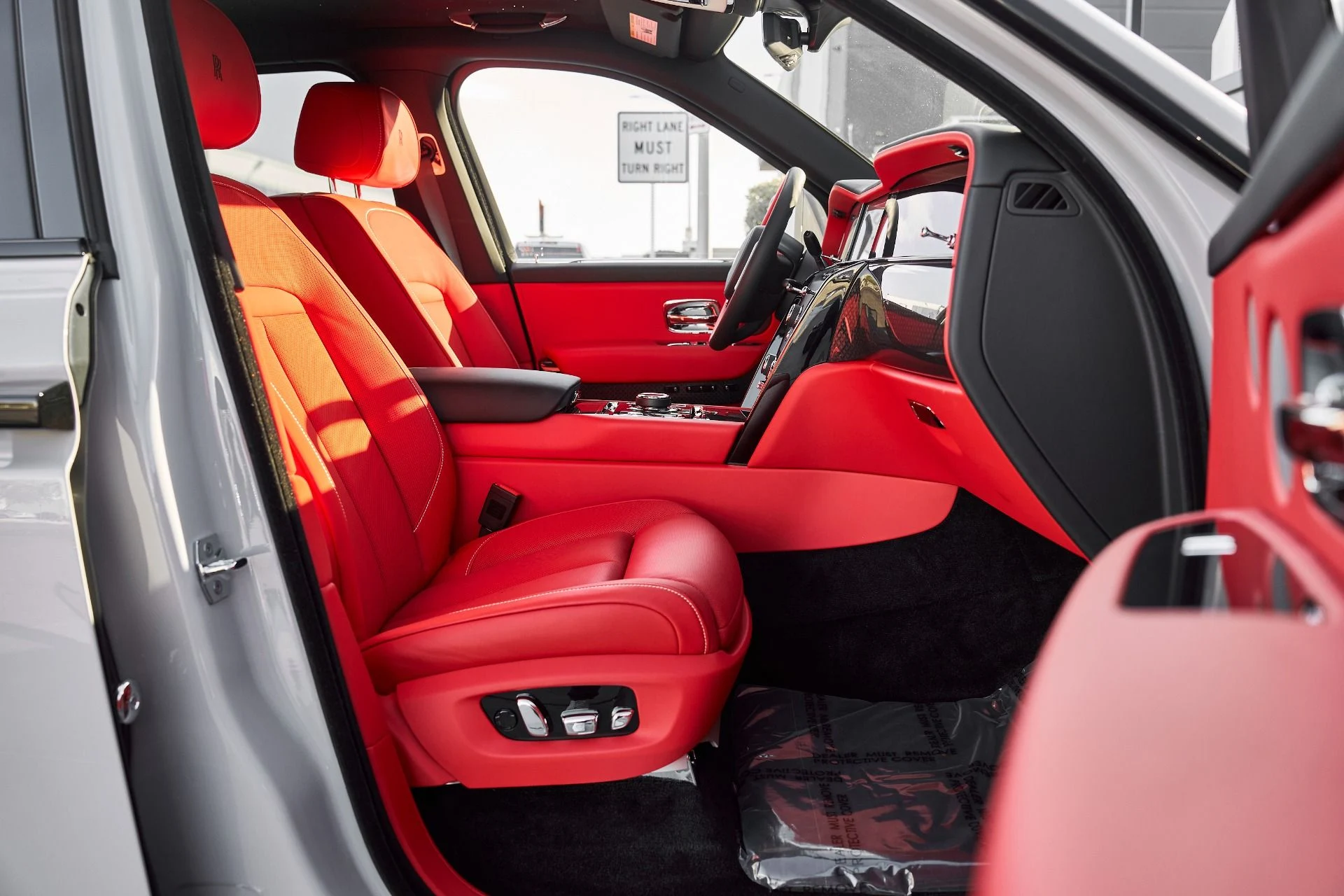 mph020_271490033_Used_2025_Rolls_Royce_Cullinan_Black_Badge_1763084565_71aeaf0cc9