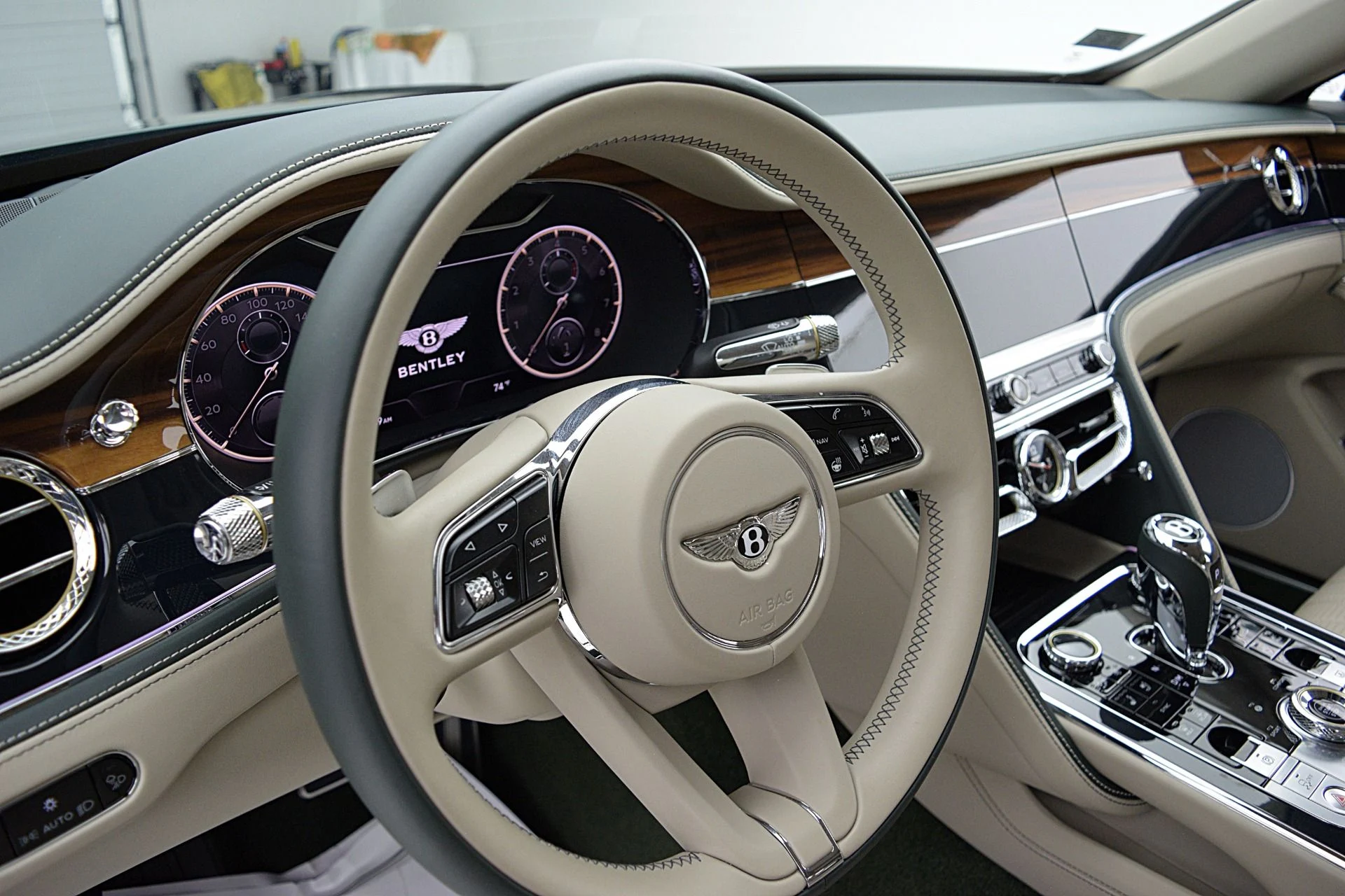 mph020_2726388410_Used_2022_Bentley_Flying_Spur_V8_9232787bc6