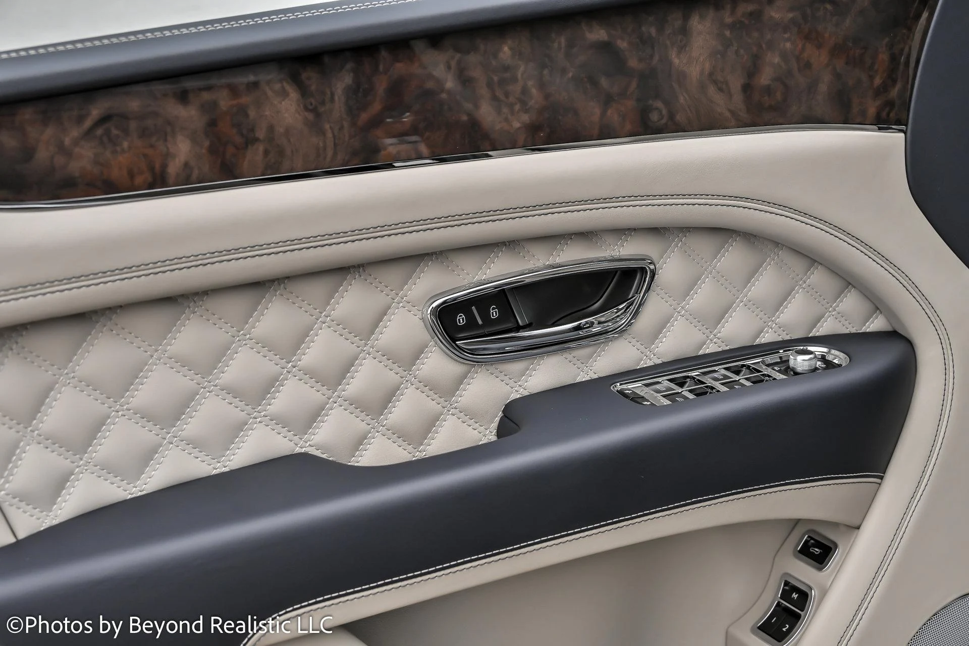 mph020_2735544076_Used_2022_Bentley_Bentayga_V8_Mulliner_Driving_Specification_1765012903_0dc5e61317