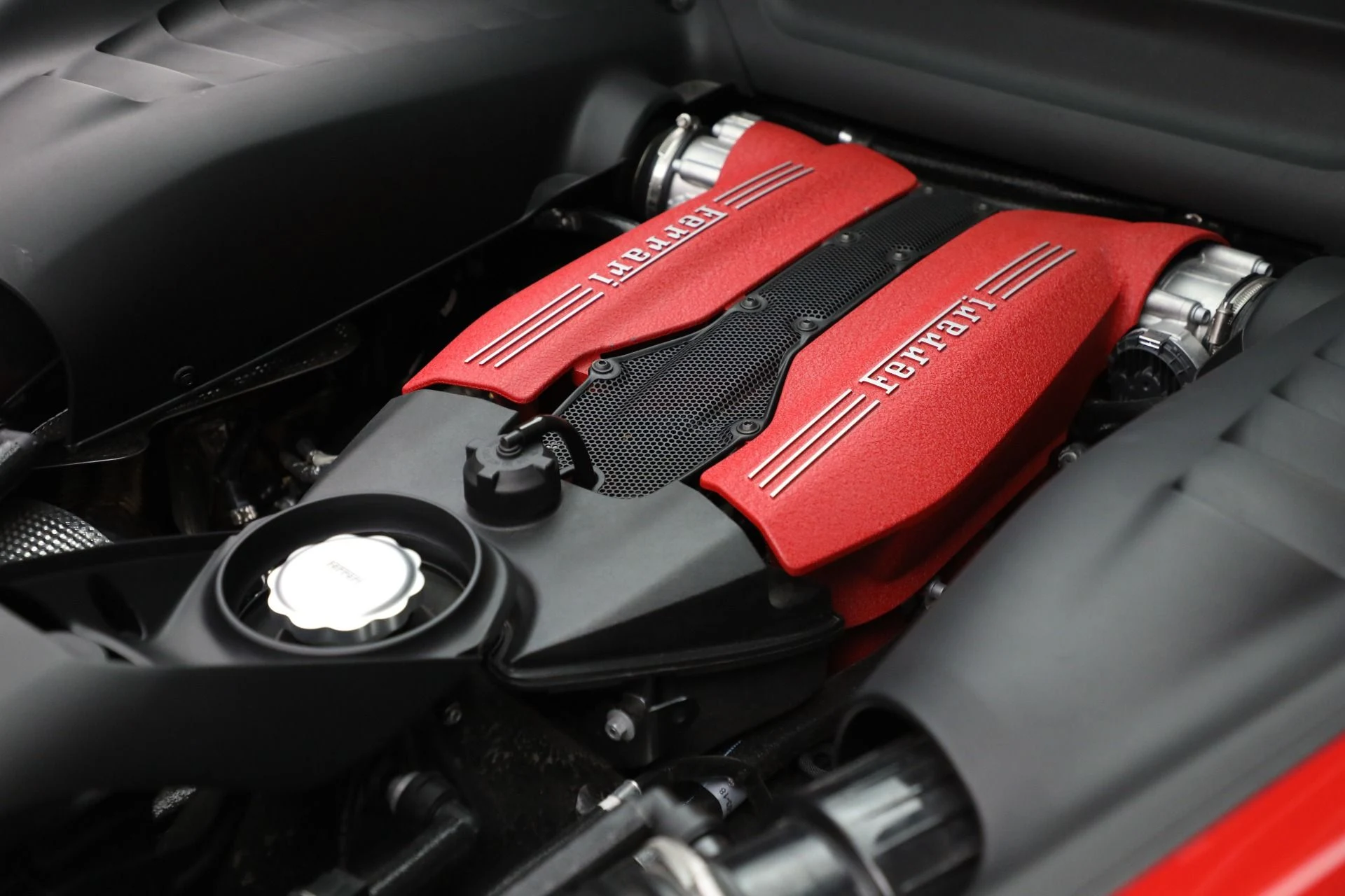 mph020_2745461266_Used_2018_Ferrari_488_GTB_1784751136_53adf4a1f9