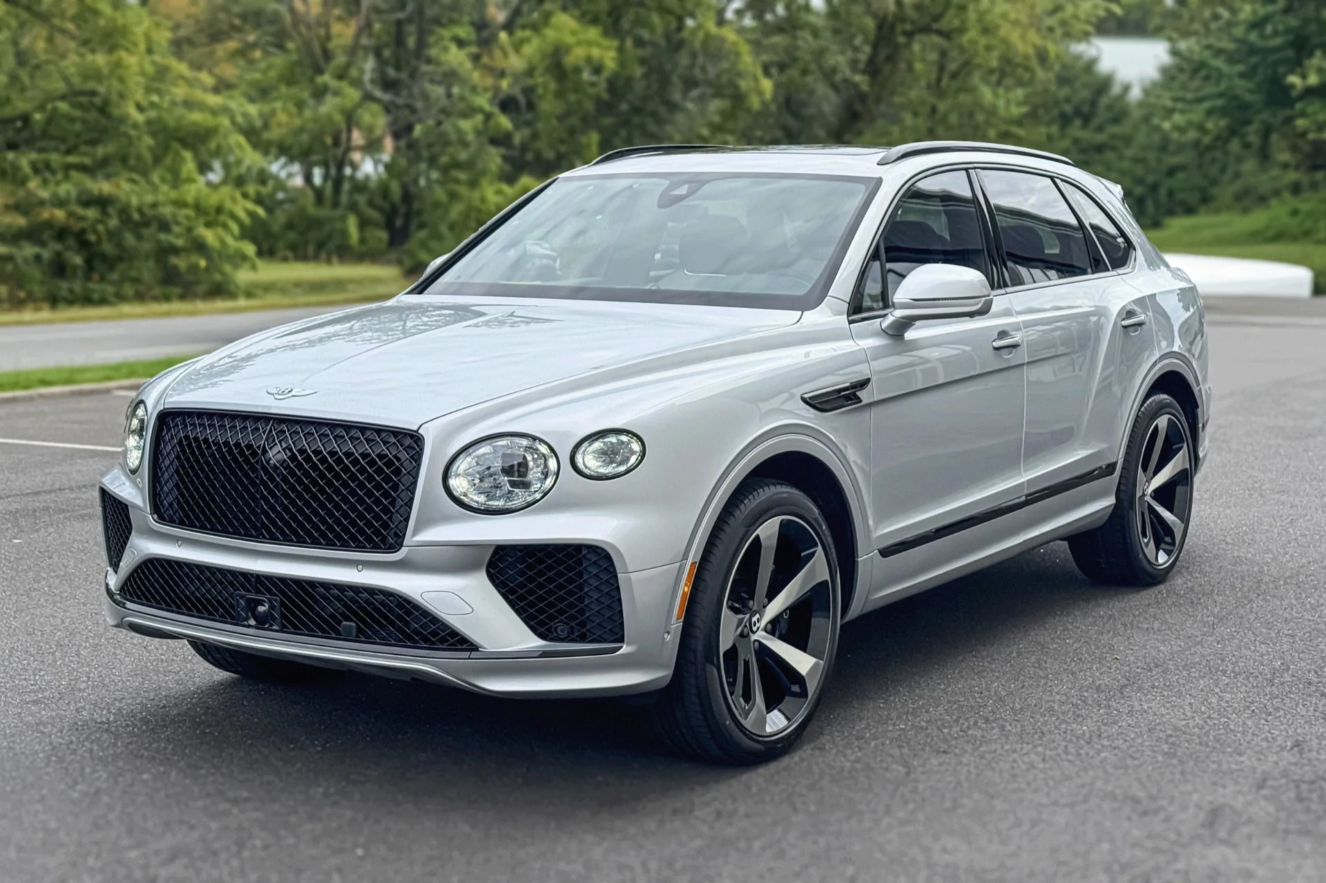 mph020_2748833490_New_2025_Bentley_Bentayga_V8_1757940189_8a785648ff