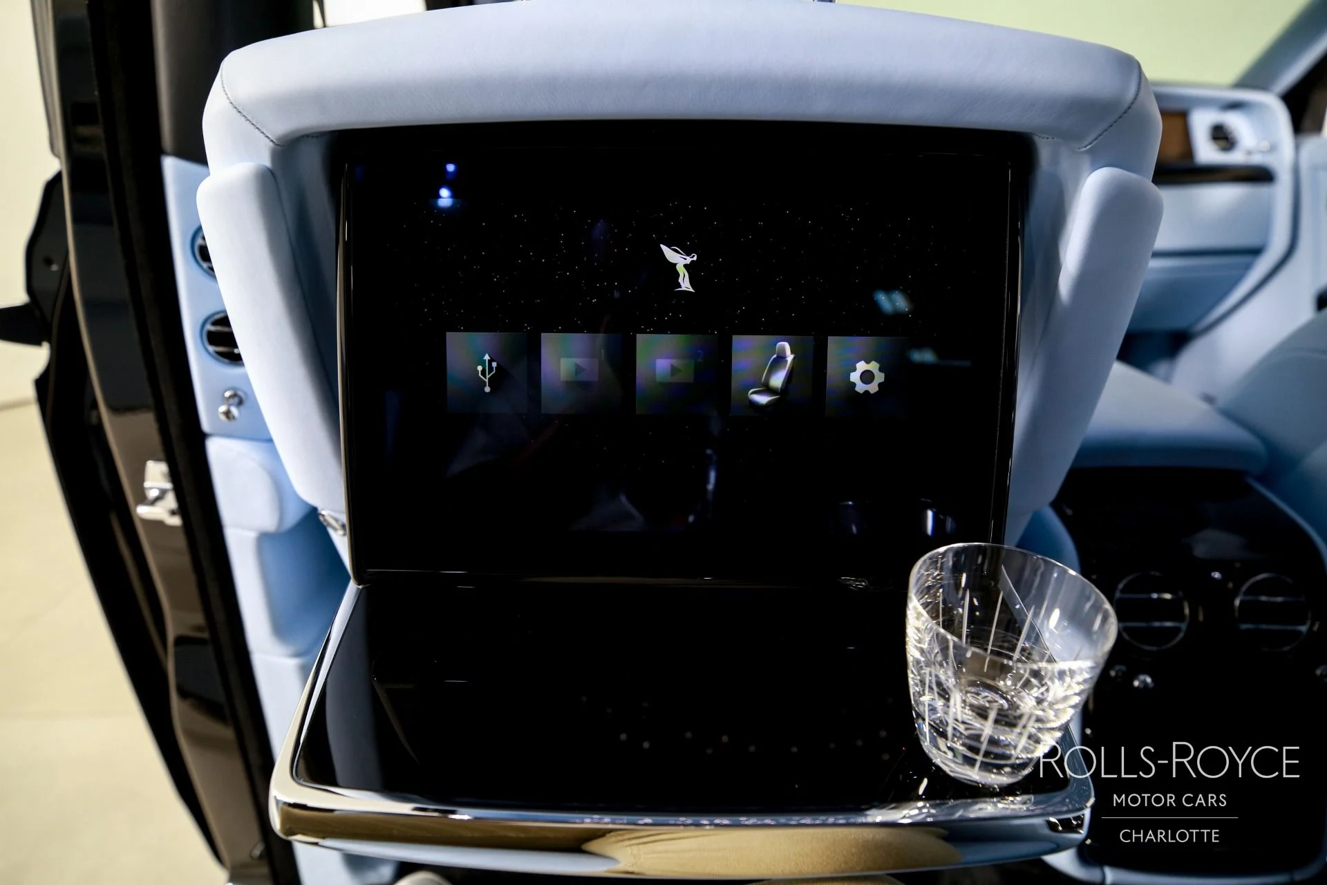 mph020_2751211695_Used_2026_Rolls_Royce_Phantom_1776091031_e4686d97bc