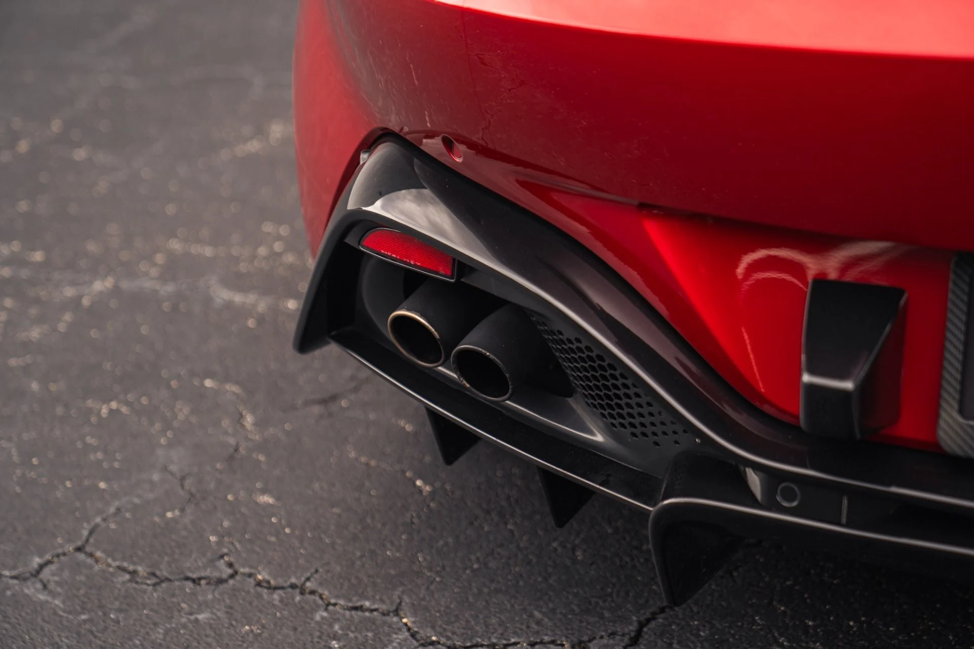 mph020_2753249184_Used_2019_Aston_Martin_Vantage_Painted_Hyper_Red_1790717746_6aa55ca102