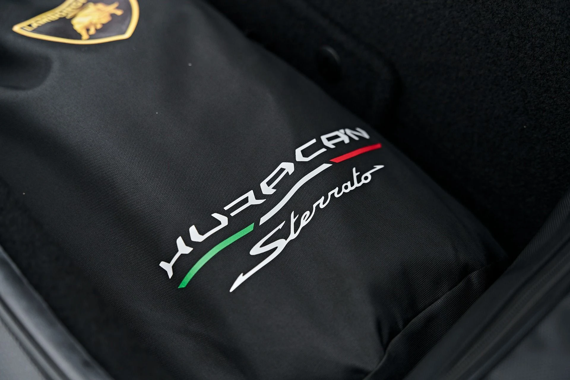 mph020_2753377946_Used_2024_Lamborghini_Huracan_Sterrato_Base_1790364974_9a847dea40
