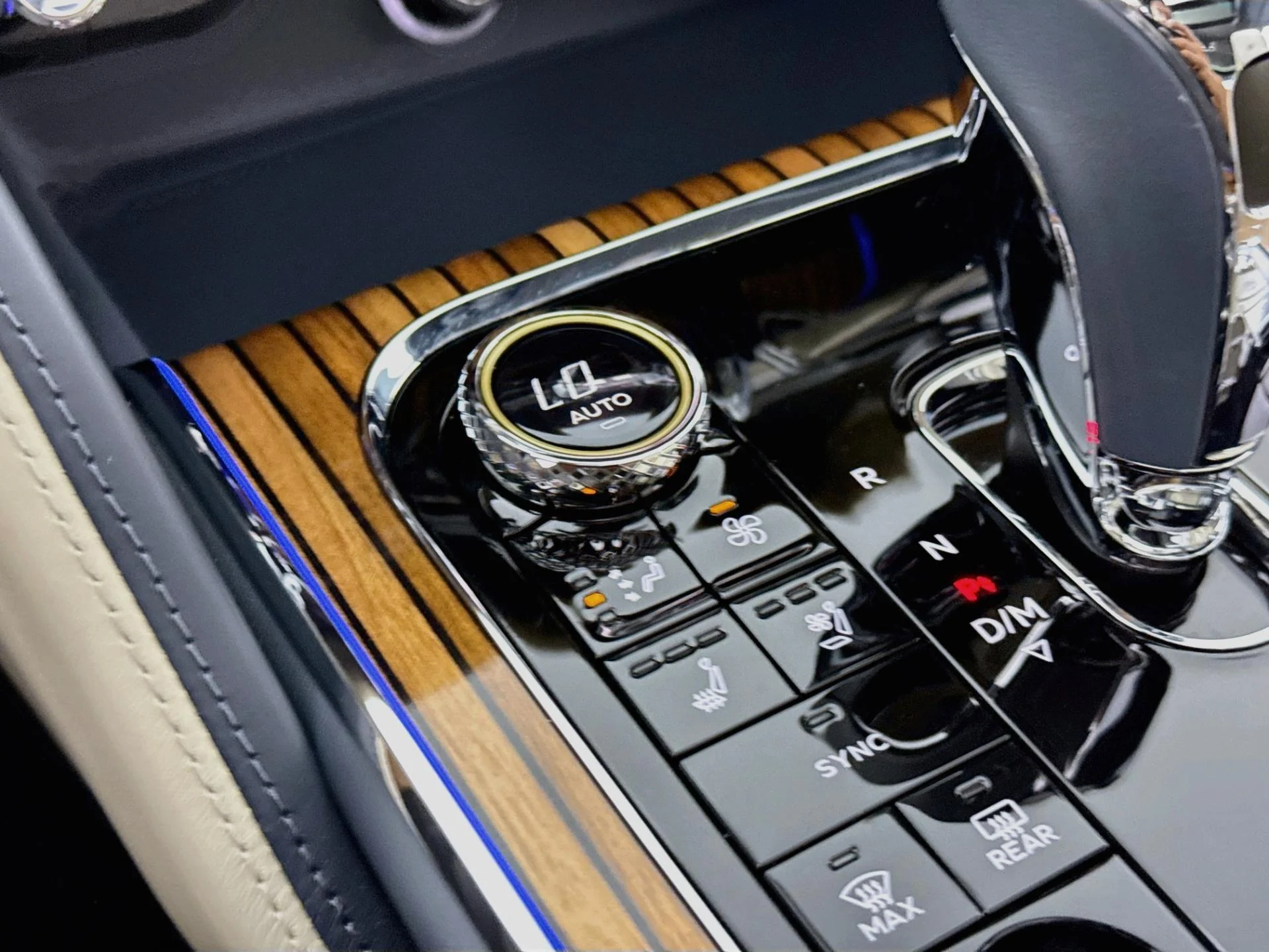 mph020_2766177604_Used_2022_Bentley_Flying_Spur_V8_1787092884_4e1b0ab110