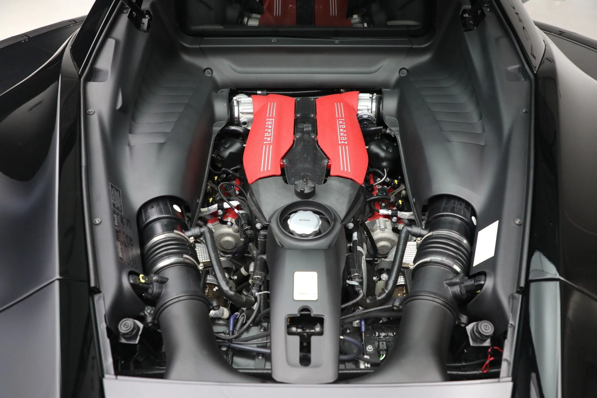mph020_2767003420_Used_2018_Ferrari_488_GTB_2c10441166