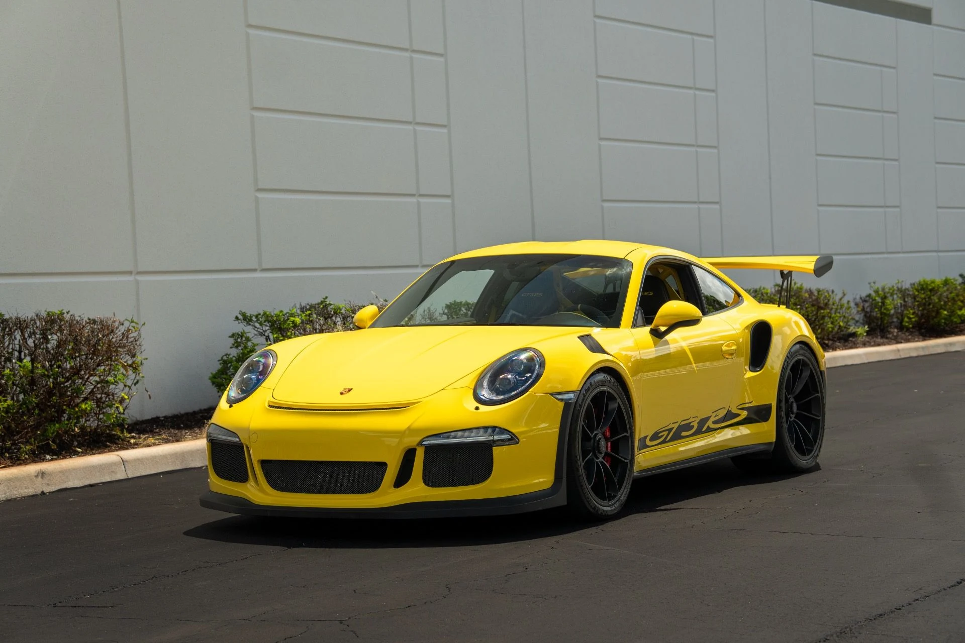 mph020_2773890780_Used_2016_Porsche_911_GT_3_RS_1759258401_412827fe39