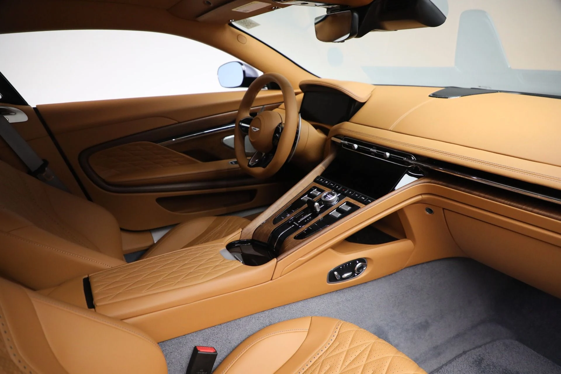 mph020_2776713087_New_2025_Aston_Martin_DB_12_V8_18dc7abb8e