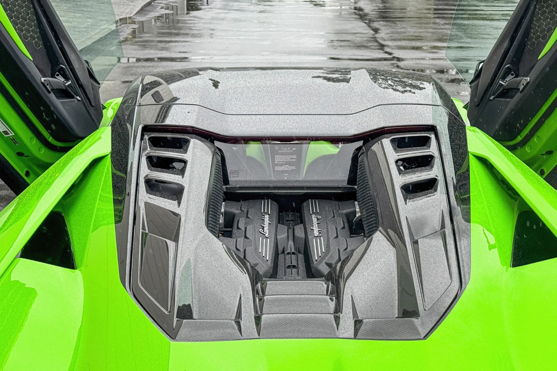mph020_2778458472_Used_2025_Lamborghini_Revuelto_1755791055_ca5861ab04