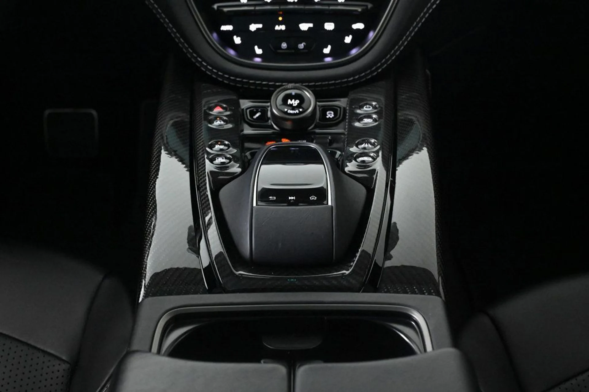 mph020_2795059413_used_2023_aston_martin_dbx_707_11350_22991418_20_1024_7e08df88b1