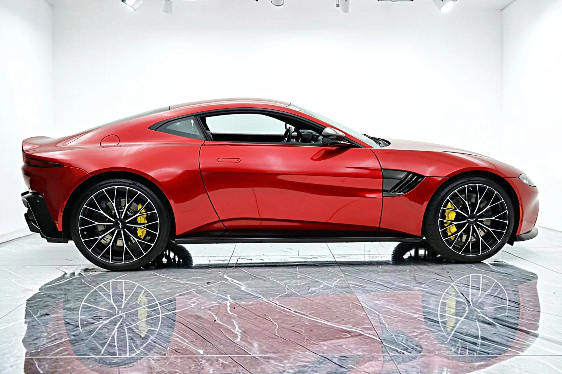 mph020_2806018769_Used_2023_Aston_Martin_Vantage_Coupe_14b4067761