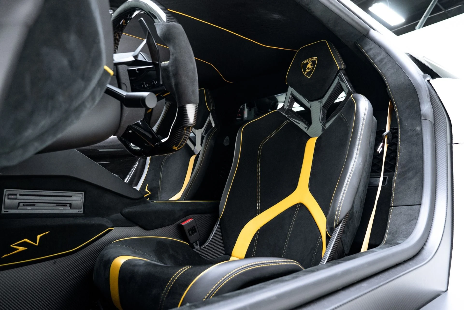 mph020_2807108527_Used_2016_Lamborghini_Aventador_SV_1775078140_a80c10679d