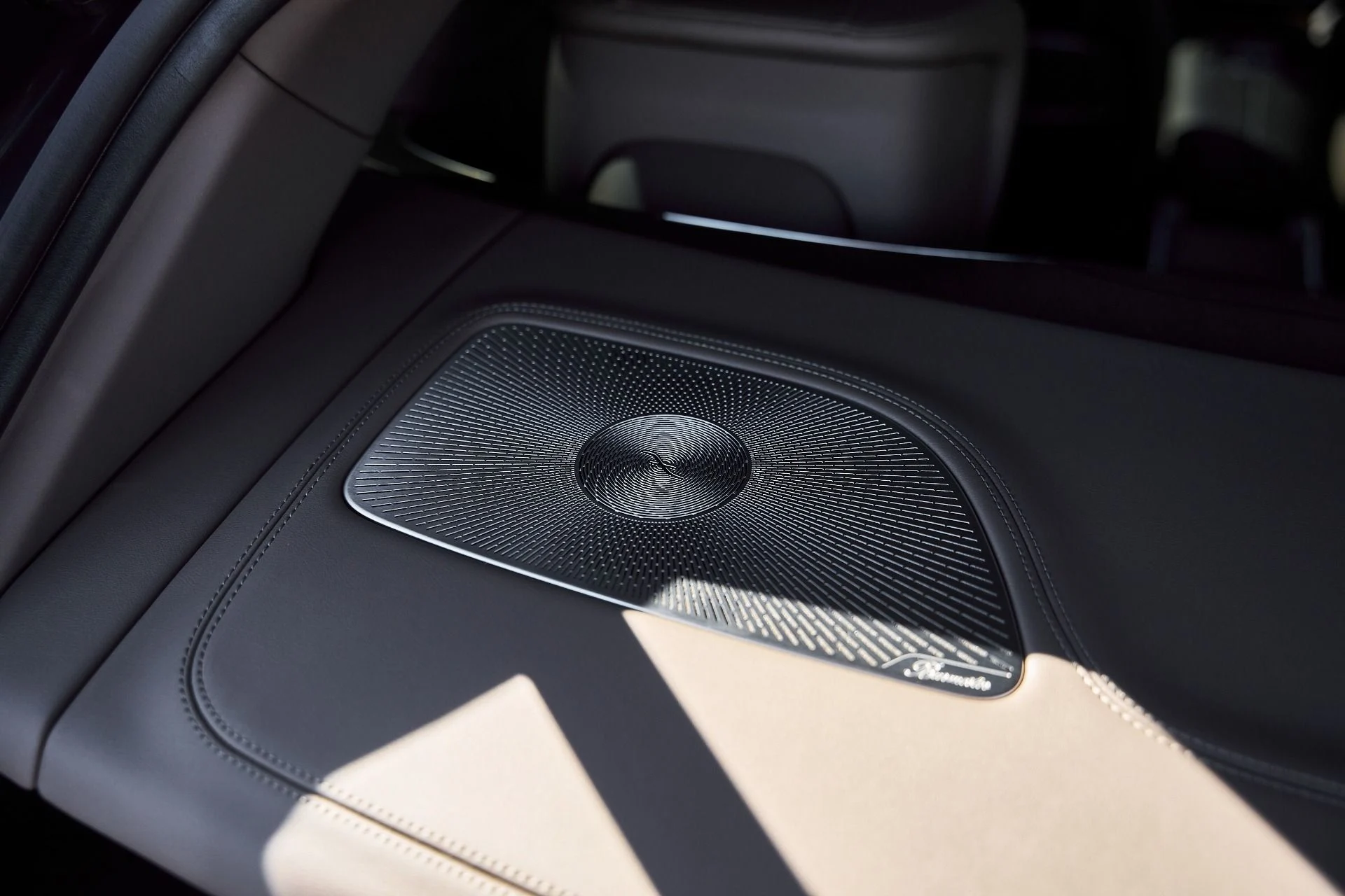 mph020_2809672892_Used_2025_Mercedes_Benz_EQS_Maybach_EQS_680_1770508793_5f7f0e3869