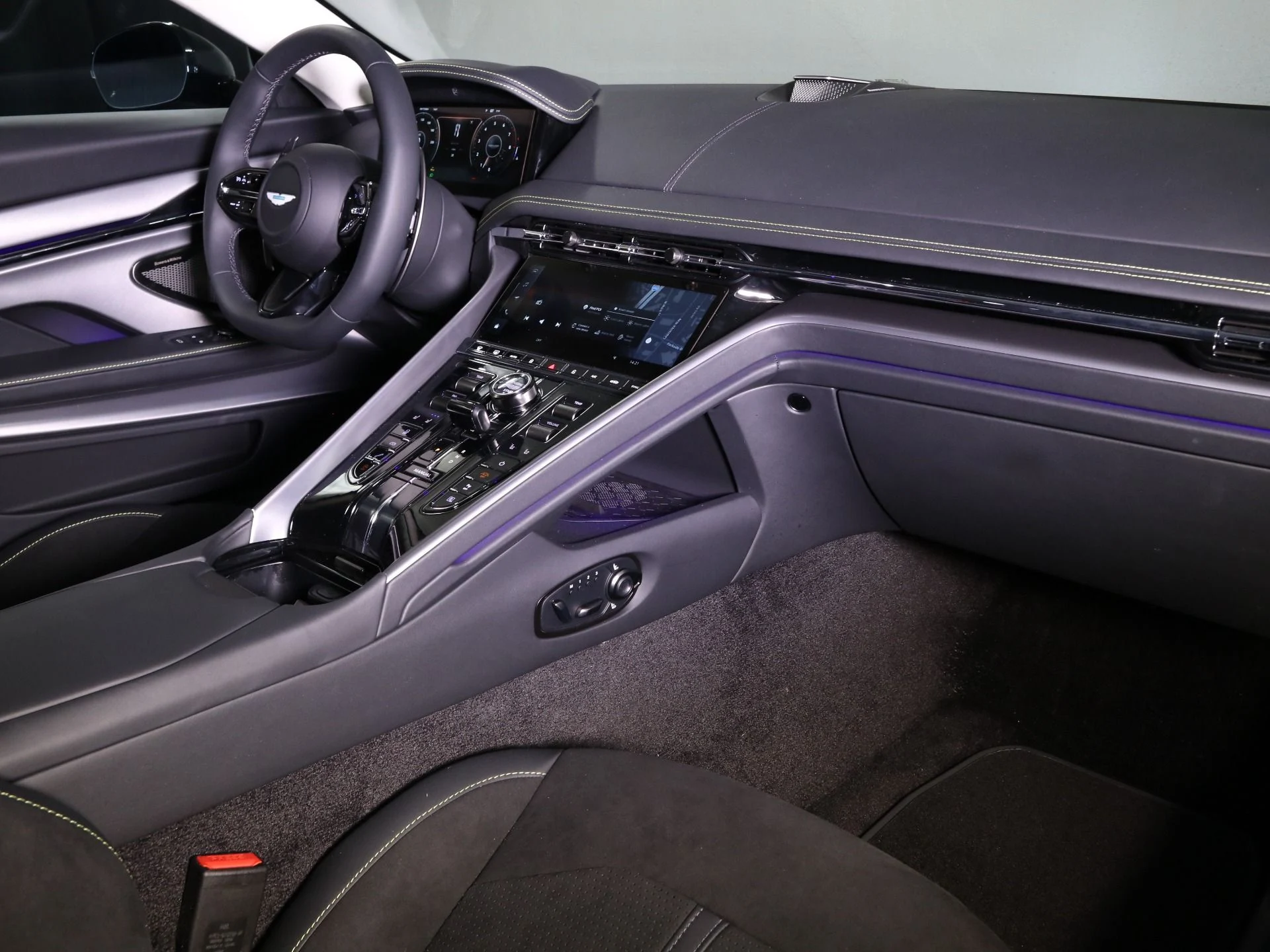 mph020_2810308633_New_2025_Aston_Martin_DB_12_1763585556_a746885d97