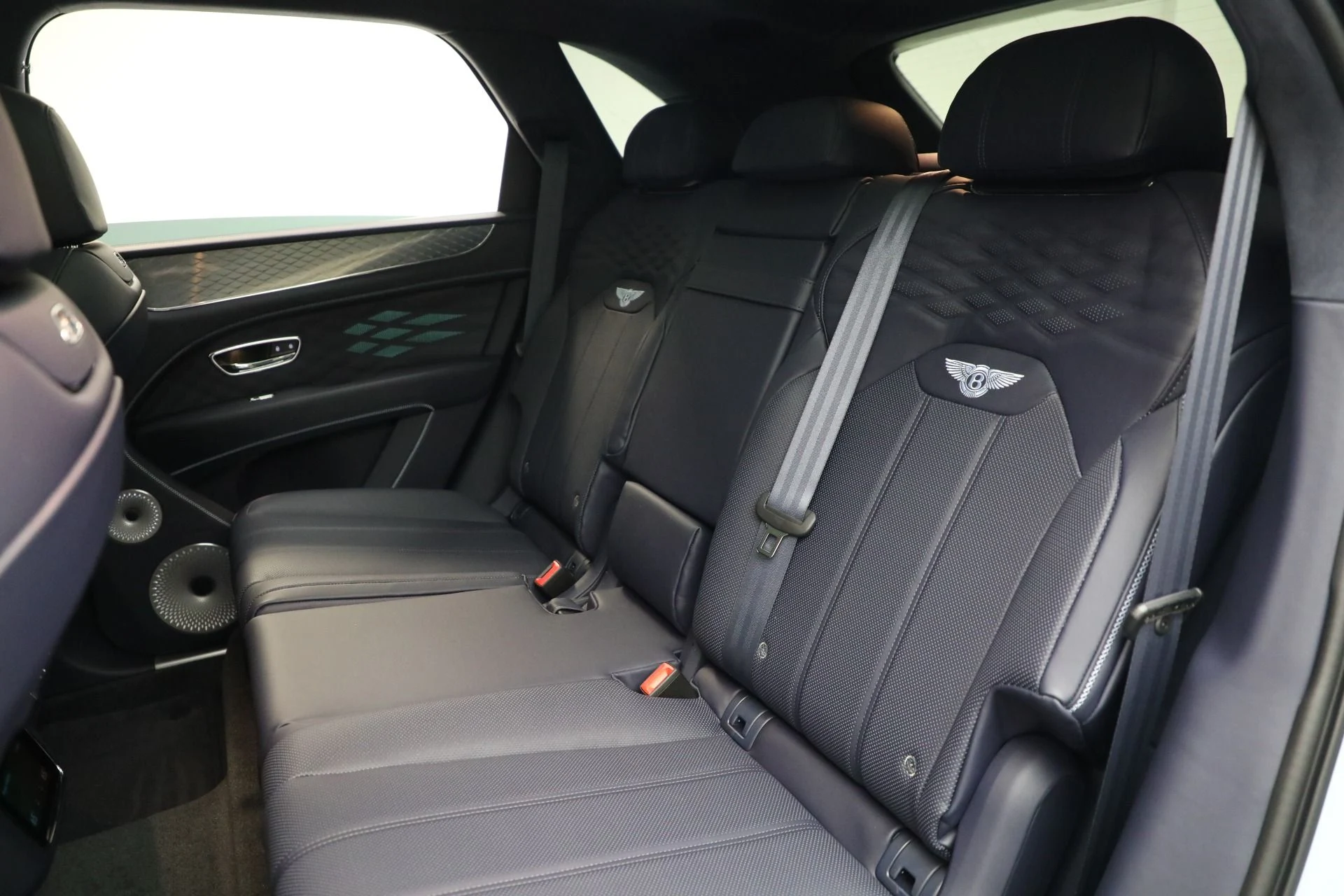mph020_2819455949_New_2025_Bentley_Bentayga_Azure_V8_7d91a8574f