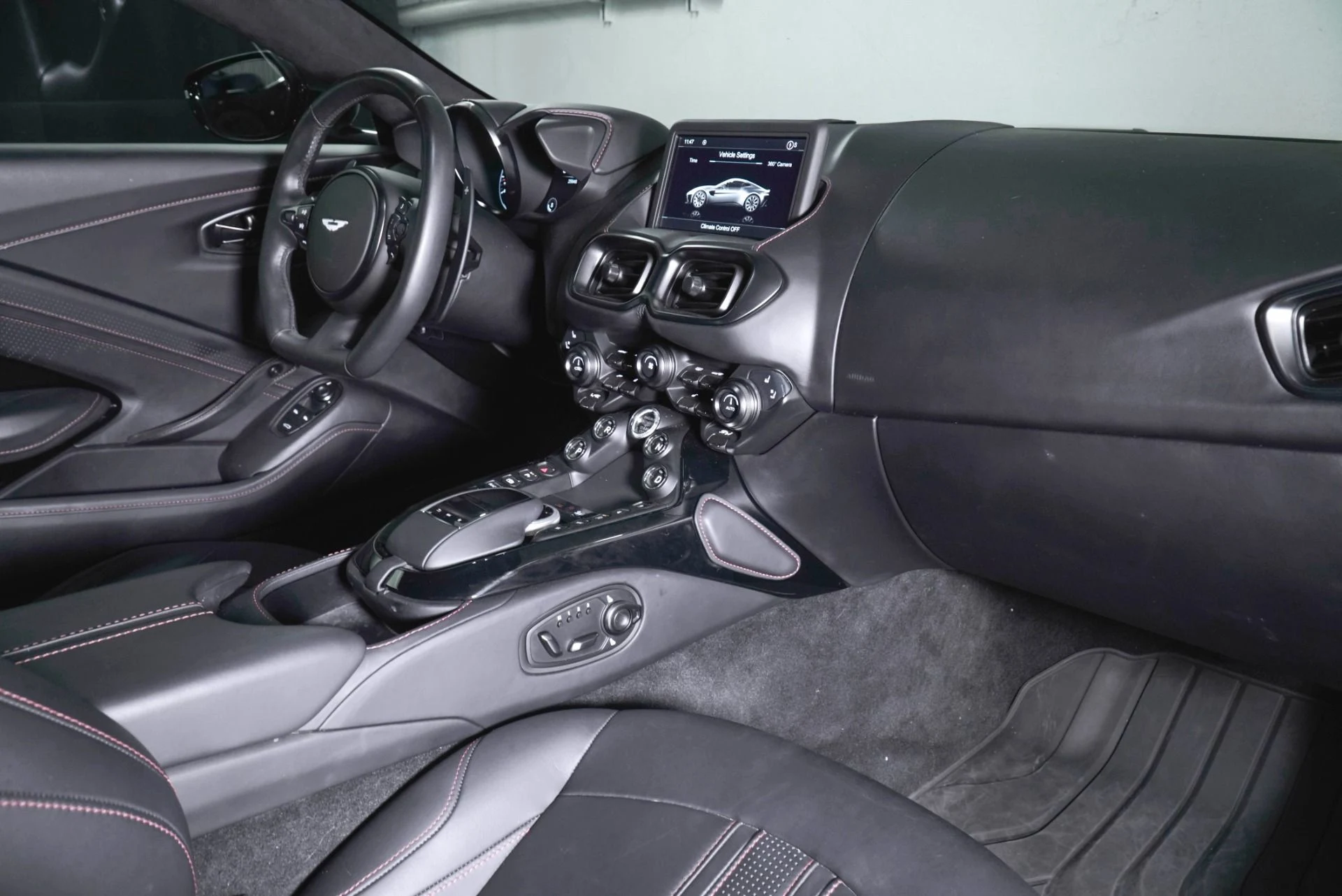 mph020_2827787929_Used_2023_Aston_Martin_Vantage_1779907330_8e7b9c89b1